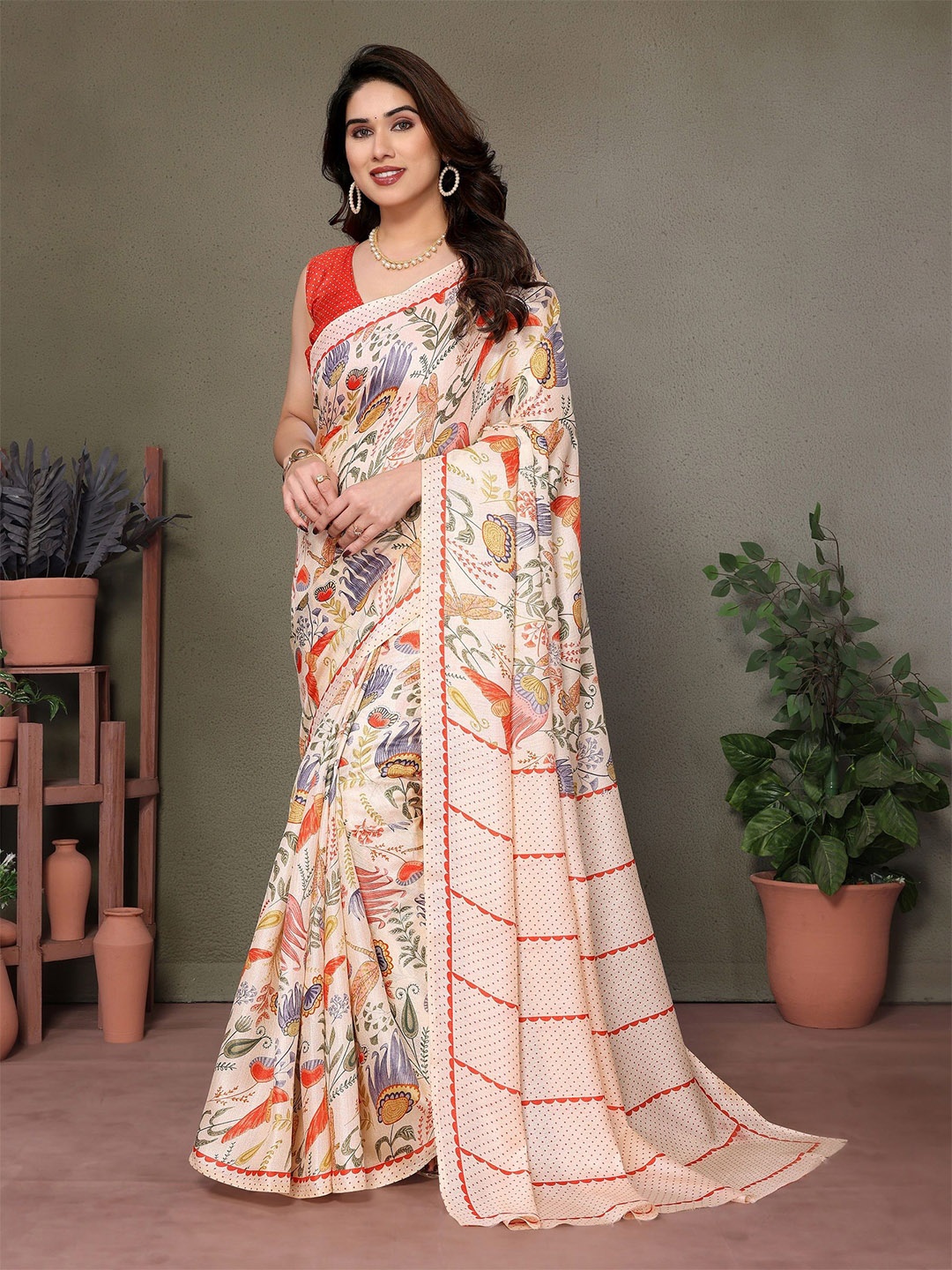 

VEDANT VASTRAM Floral Printed Saree, Cream