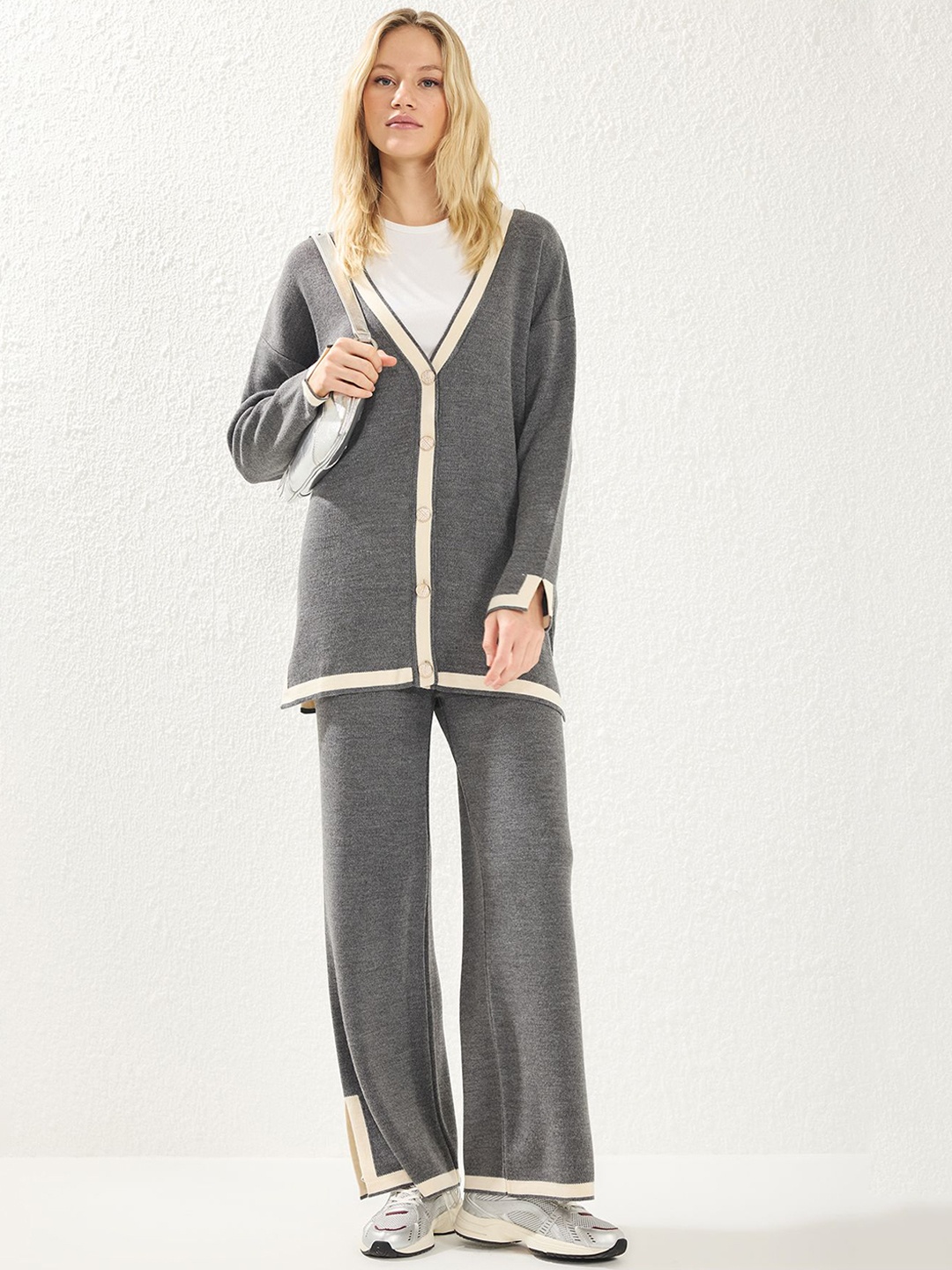 

Trendyol V Keck Long Sleeves Sweater With Trousers, Grey