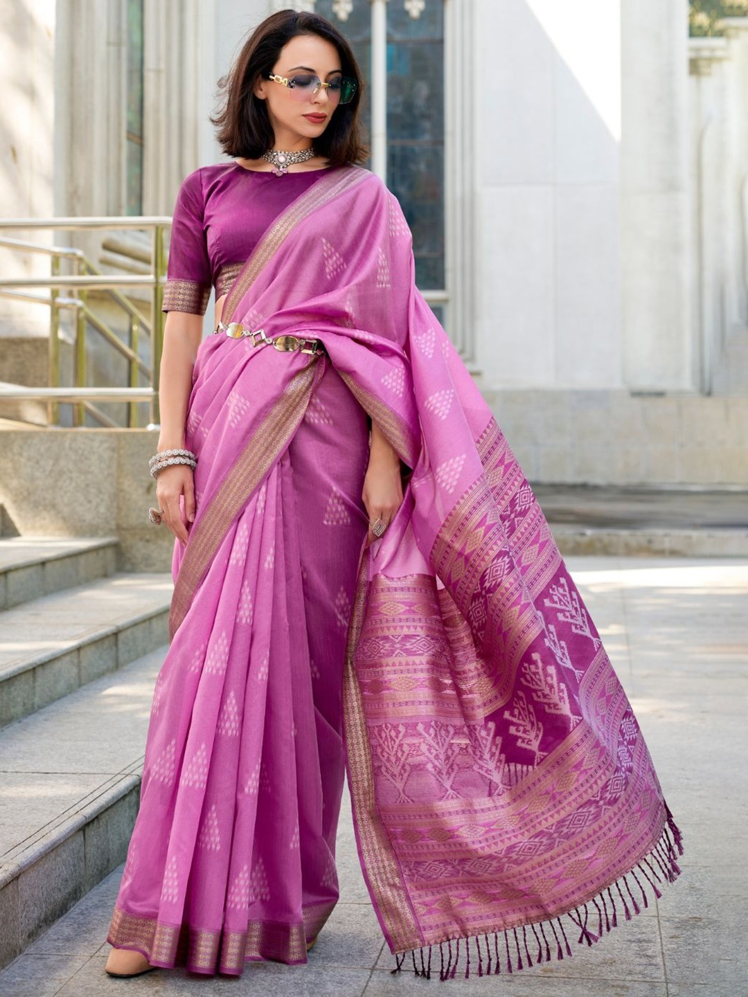 

DEVATITHI Woven Design Zari Silk Blend Saree, Purple