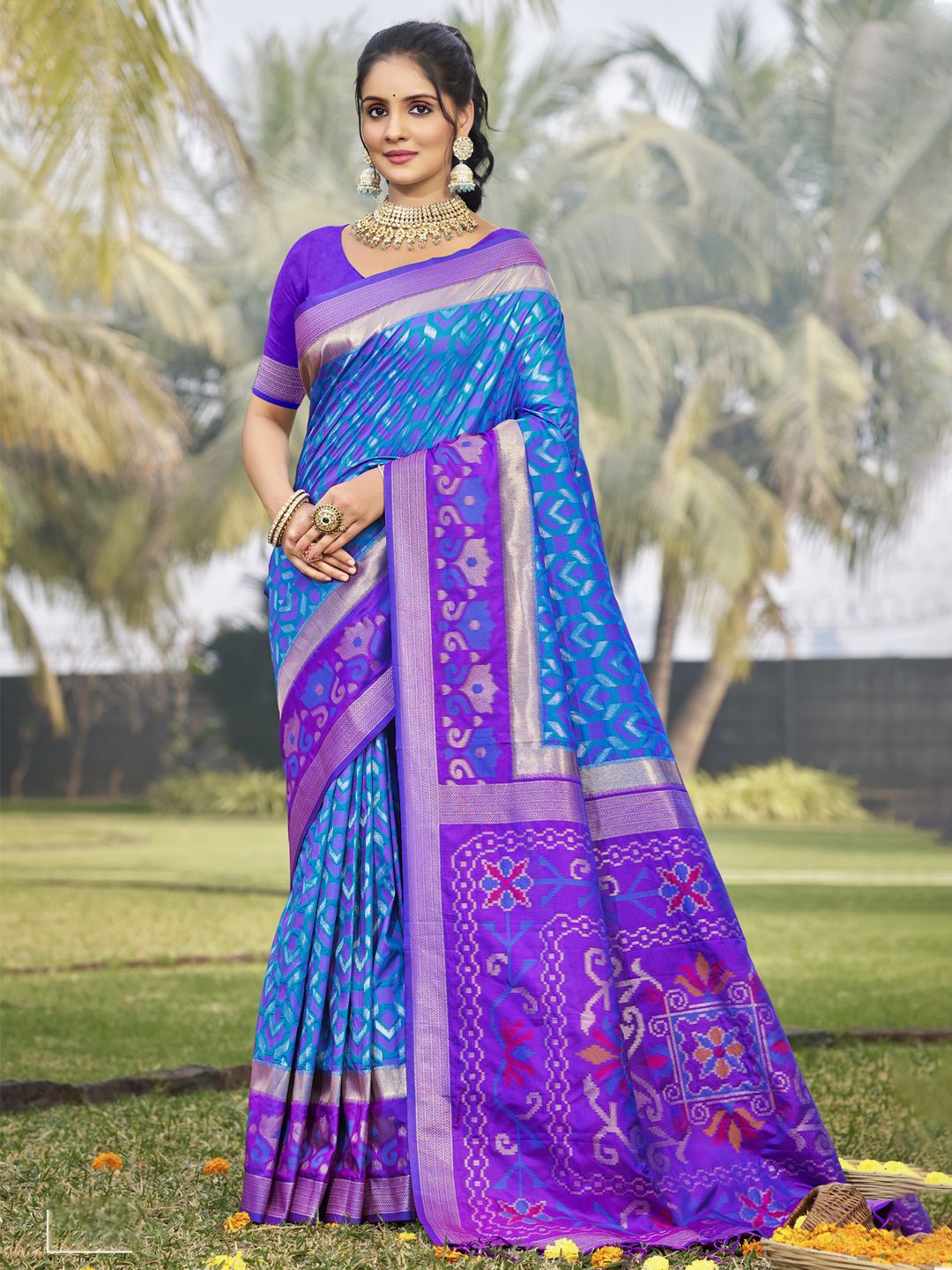 

SANGAM PRINTS Woven Design Zari Tussar Saree, Blue