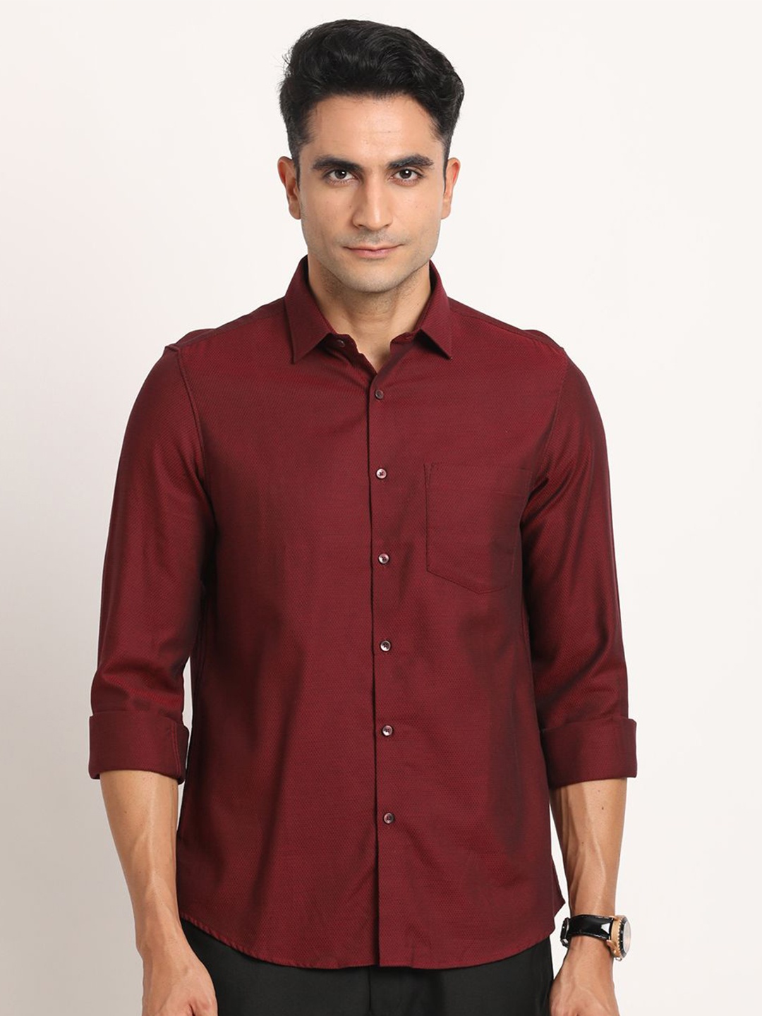 

Turtle Men Standard Slim Fit Spread Collar Solid Cotton Casual Shirt, Maroon