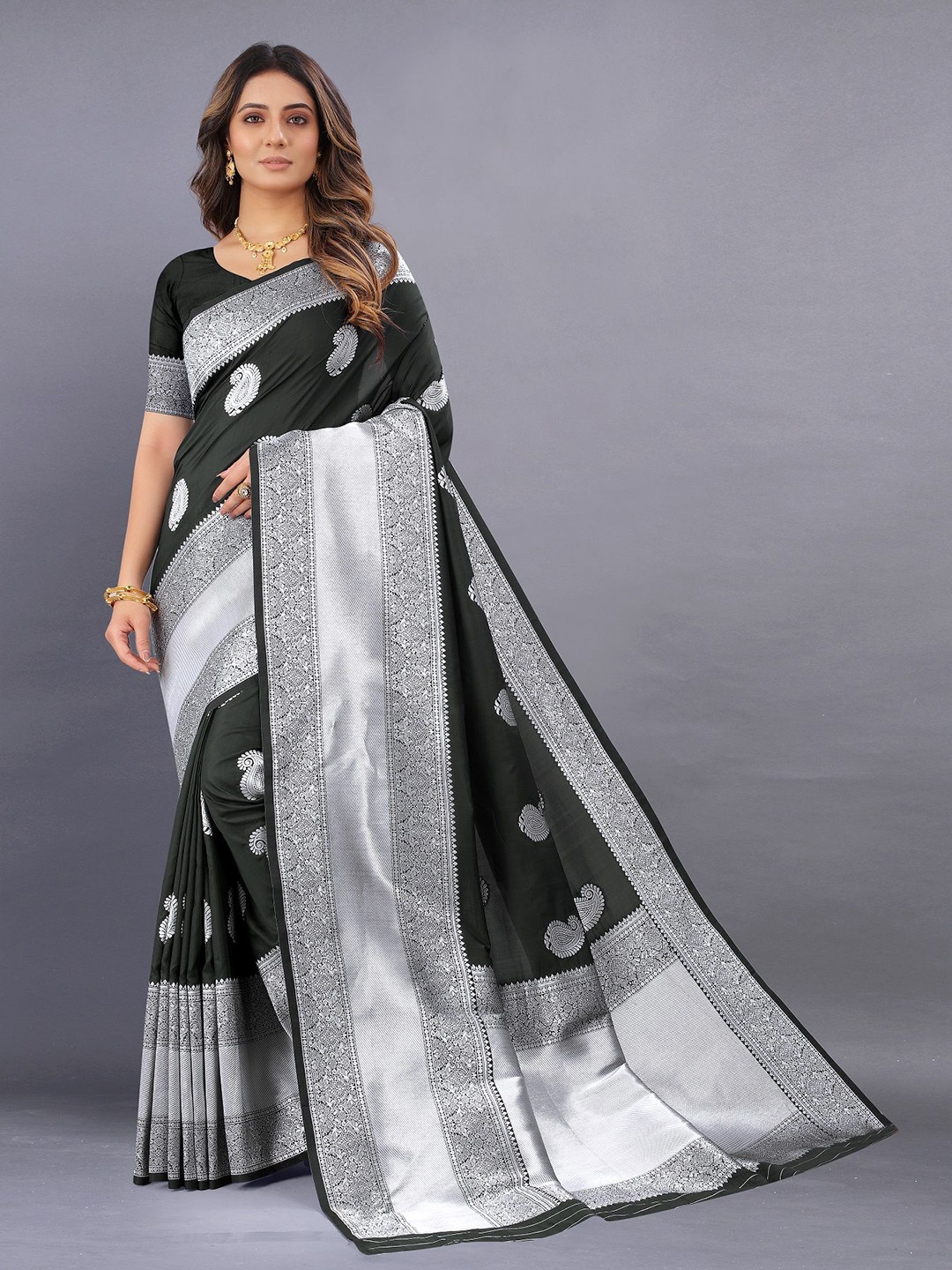 

VEDANT VASTRAM Floral Zari Saree, Black