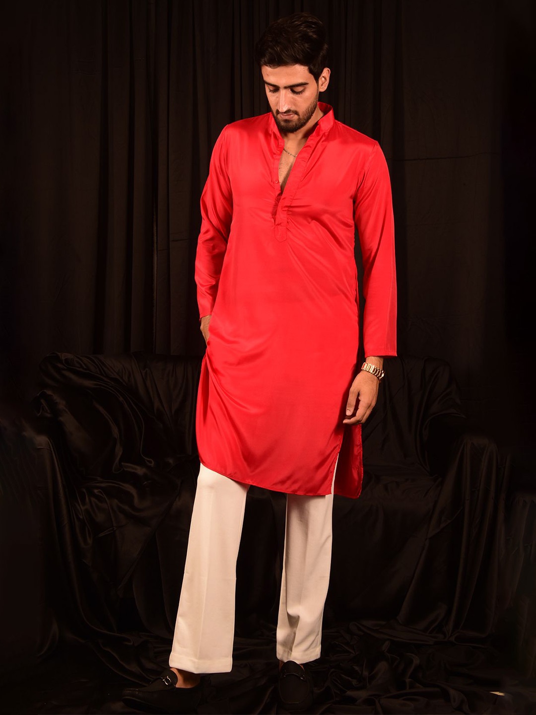 

Laalzari Band Collar Chinon Straight Kurta With Trouser, Red