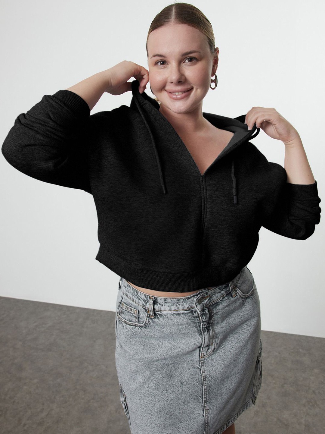 

Trendyol Women Plus Size Hooded Pullover Crop Sweatshirt, Black