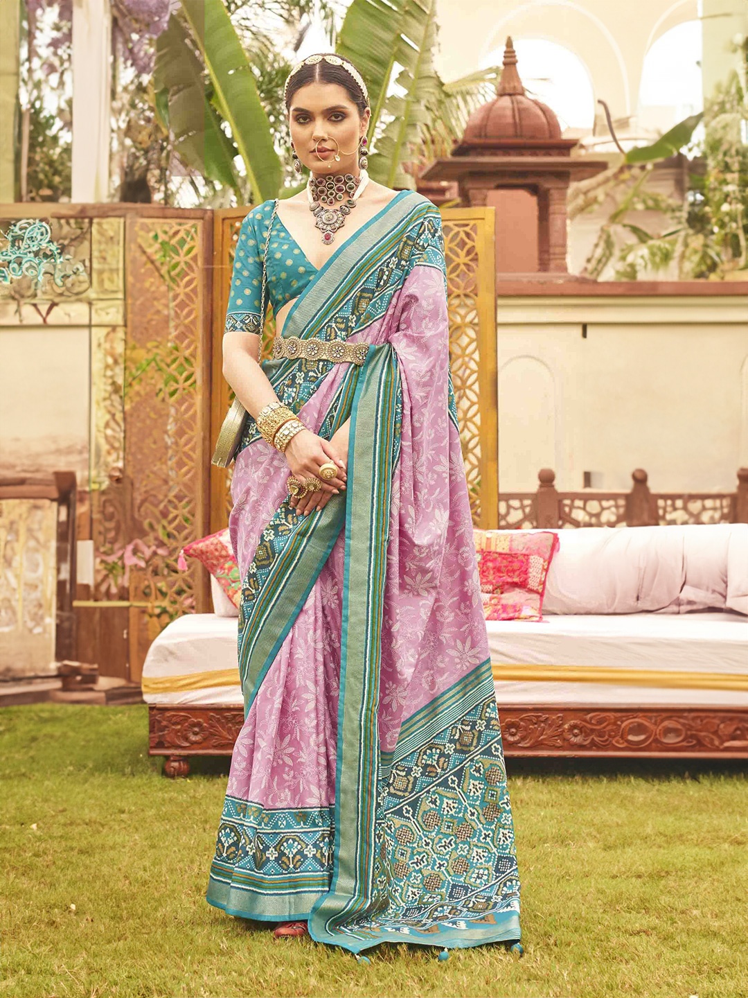 

KIMISHA Woven Design Zari Patola Saree, Pink