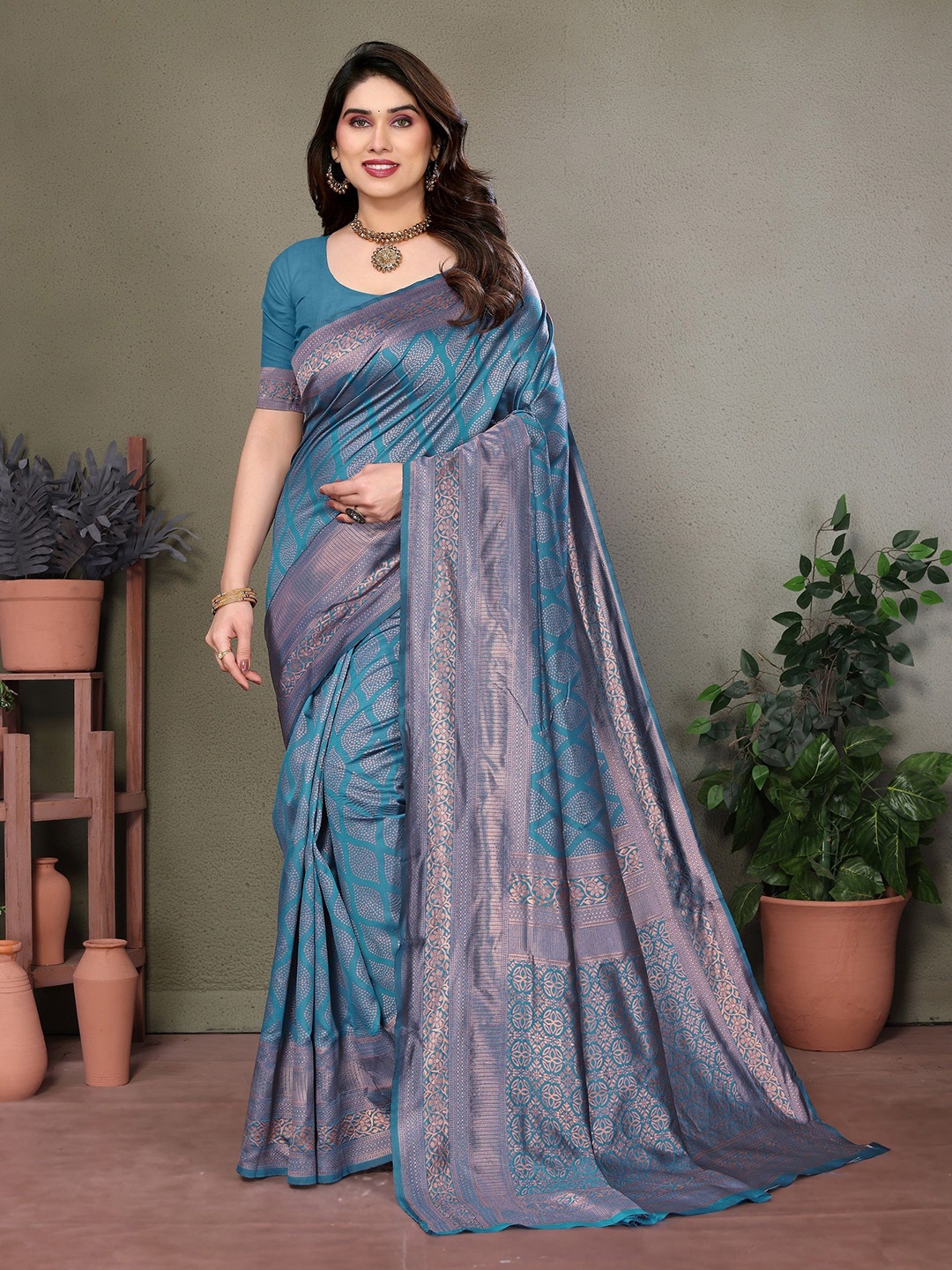 

VEDANT VASTRAM Woven Design Zari Saree, Turquoise blue