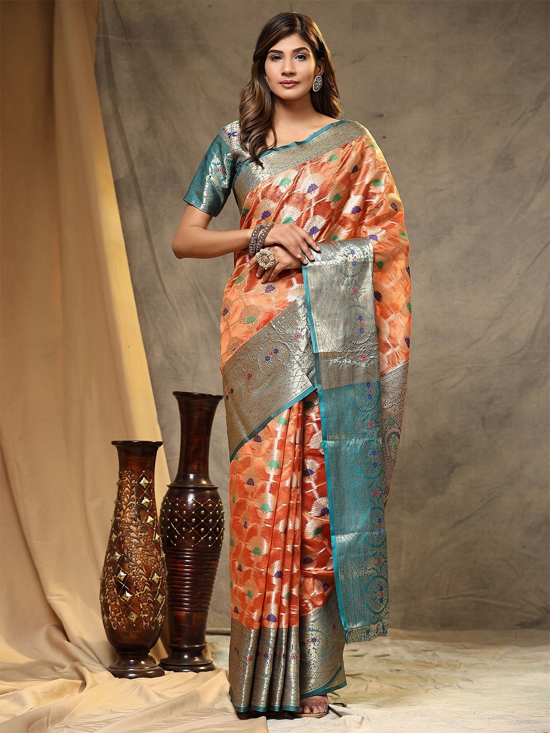 

VEDANT VASTRAM Woven Design Zari Organza Saree, Peach