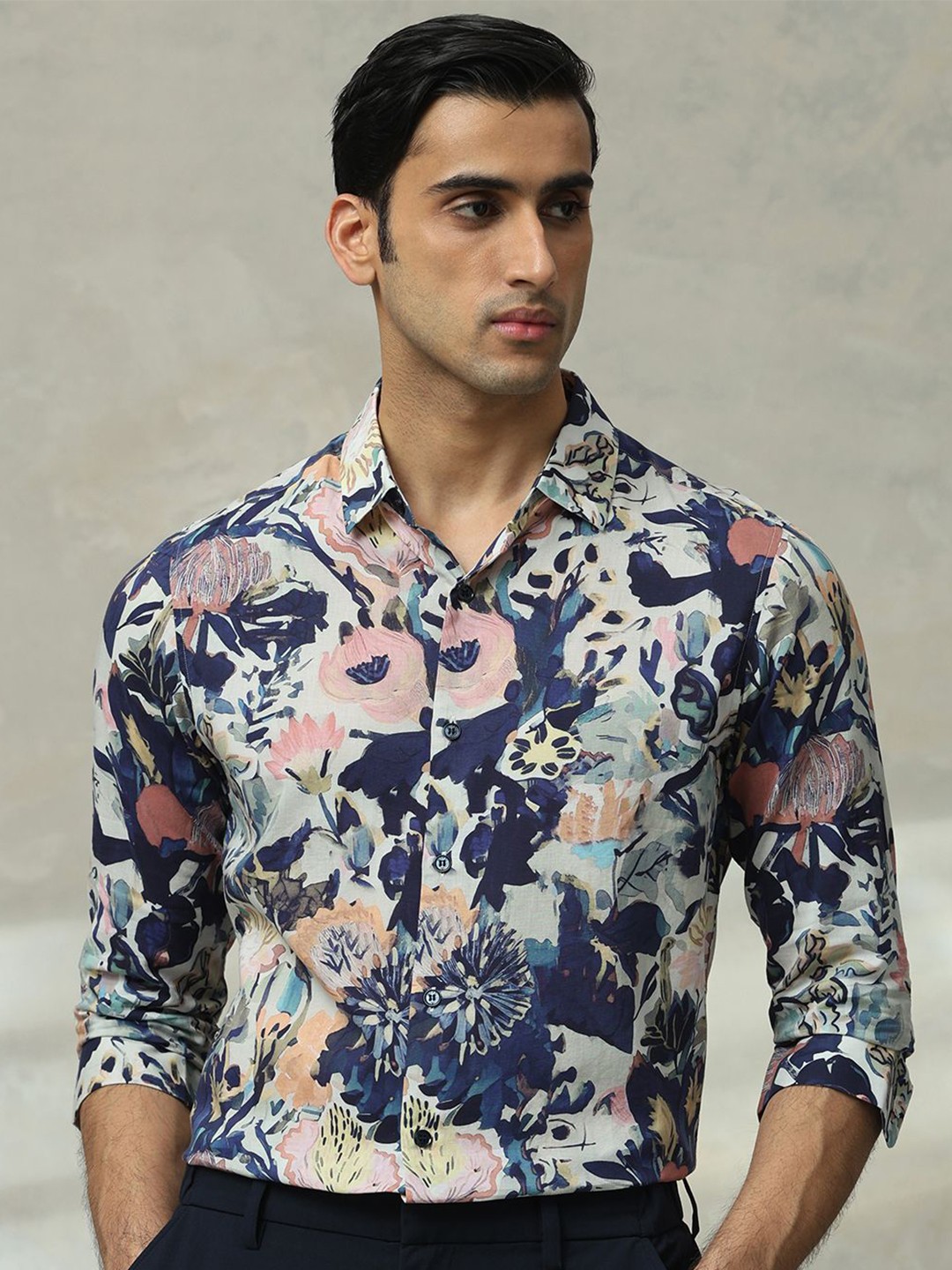 

Mufti Men Slim Fit Spread Collar Floral Printed Cotton Formal Shirt, Navy blue
