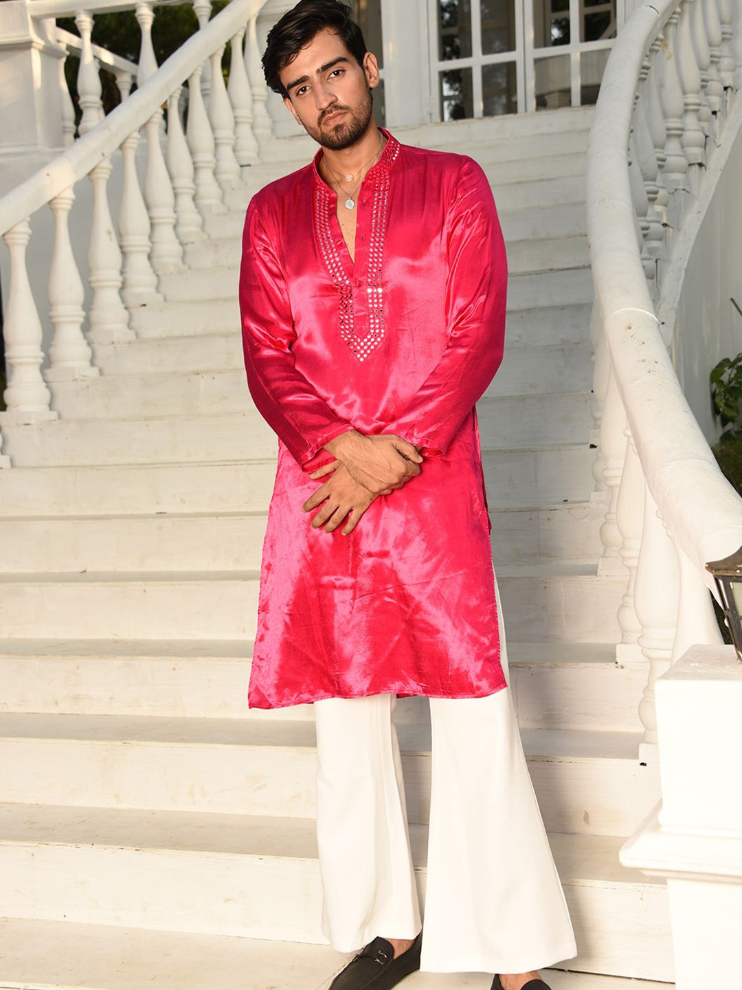 

Laalzari Geometric Embroidered Pure Silk Straight Kurta With Trousers, Pink