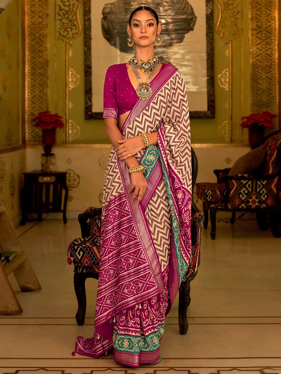 

DEVATITHI Silk Blend Patola Saree, Beige