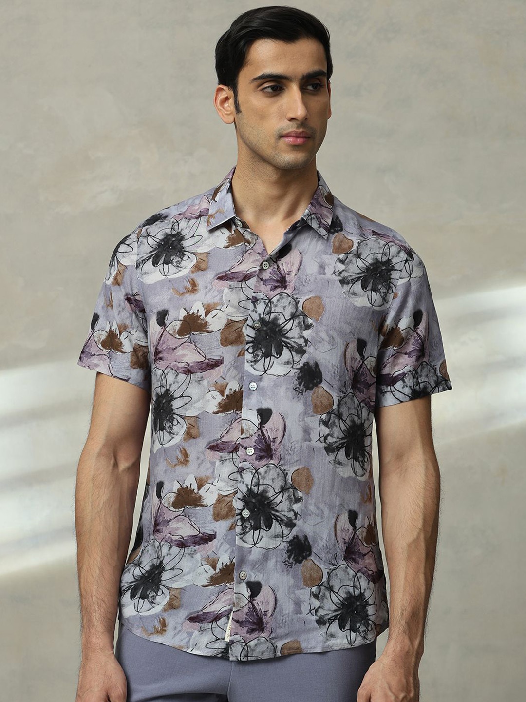 

Mufti Men Slim Fit Spread Collar Floral Printed Casual Shirt, Lavender
