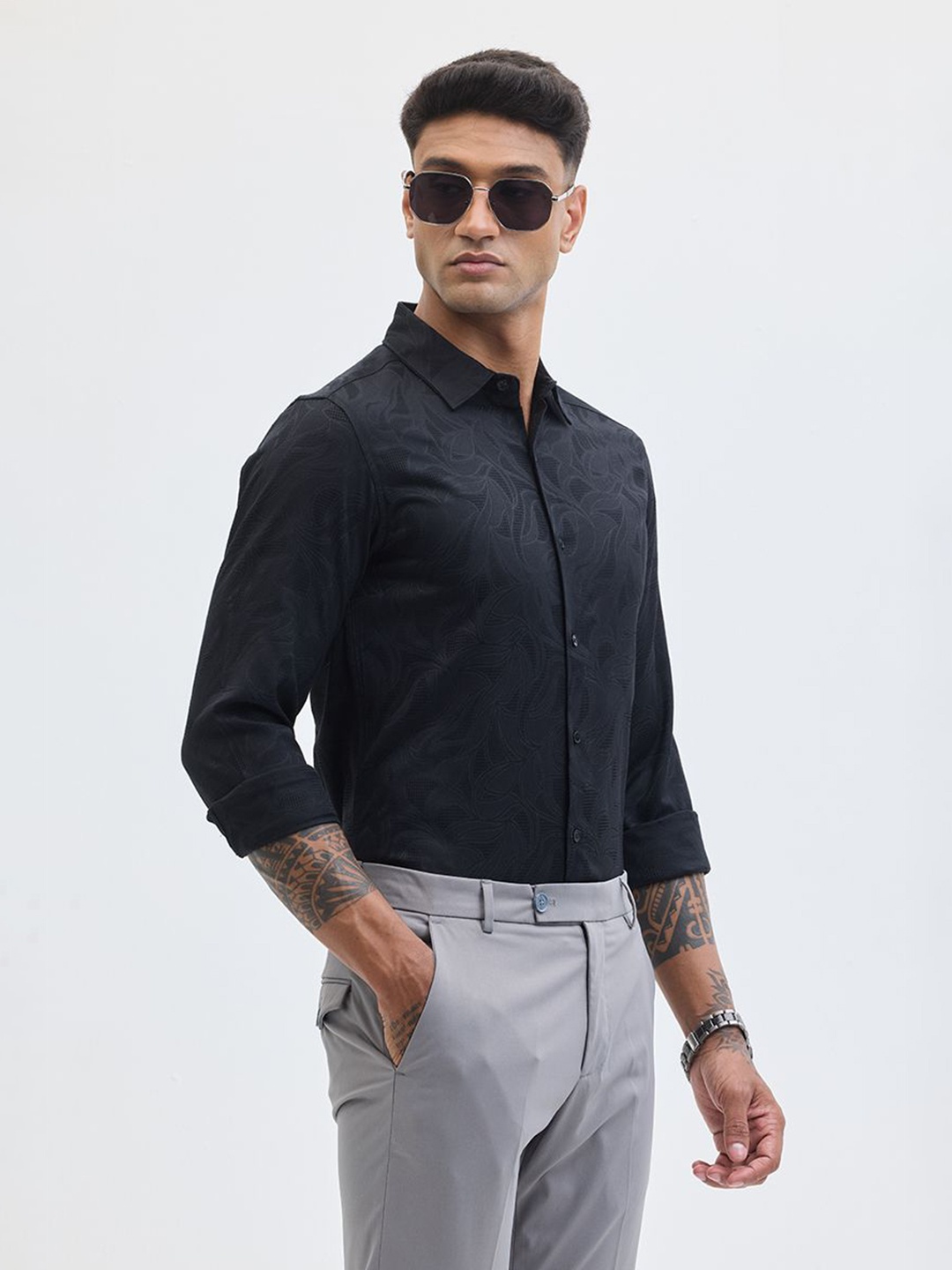 

Snitch Men Classic Slim Fit Spread Collar Floral Printed Formal Shirt, Black