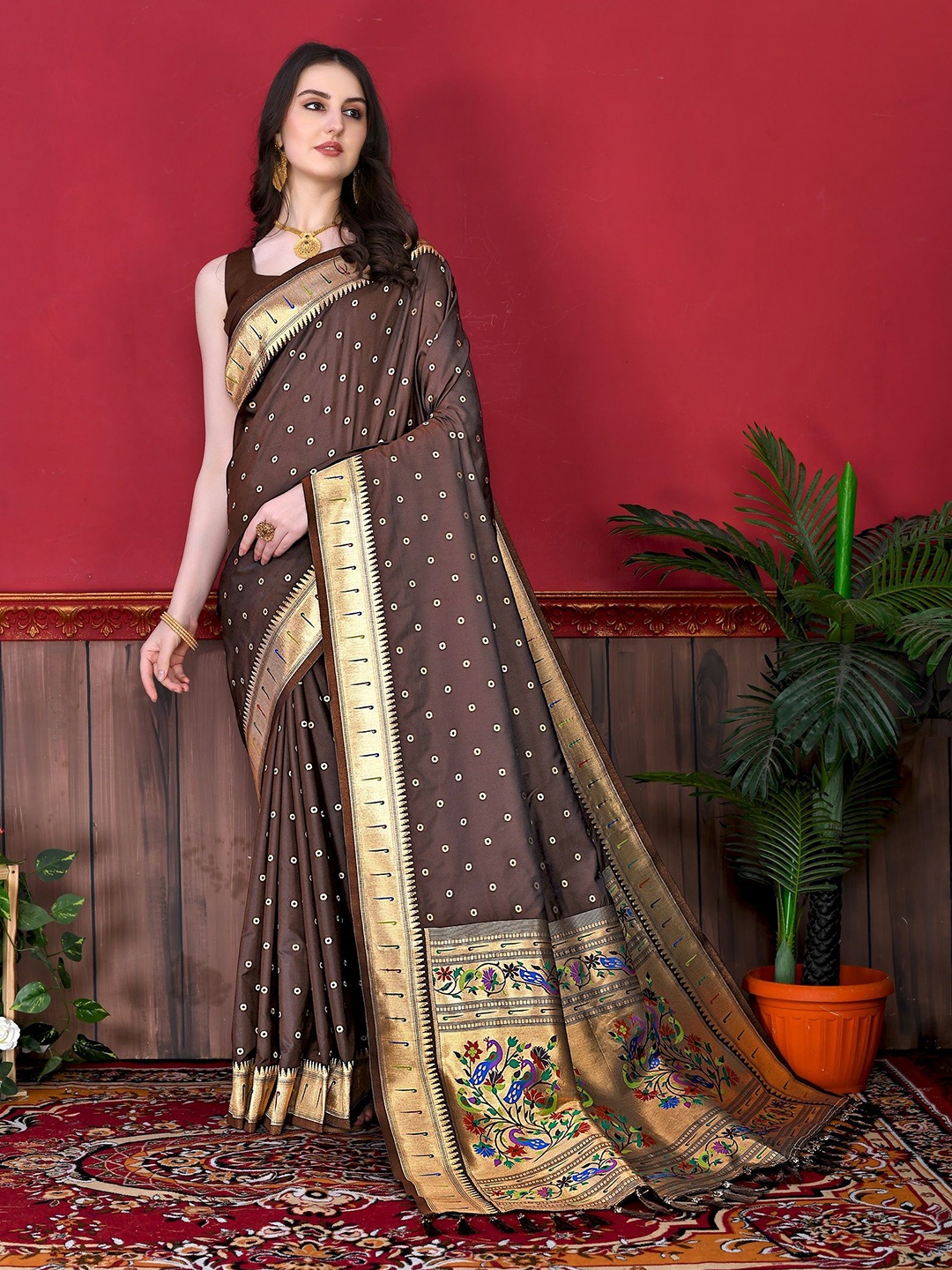 

VEDANT VASTRAM Woven Design Zari Saree, Brown