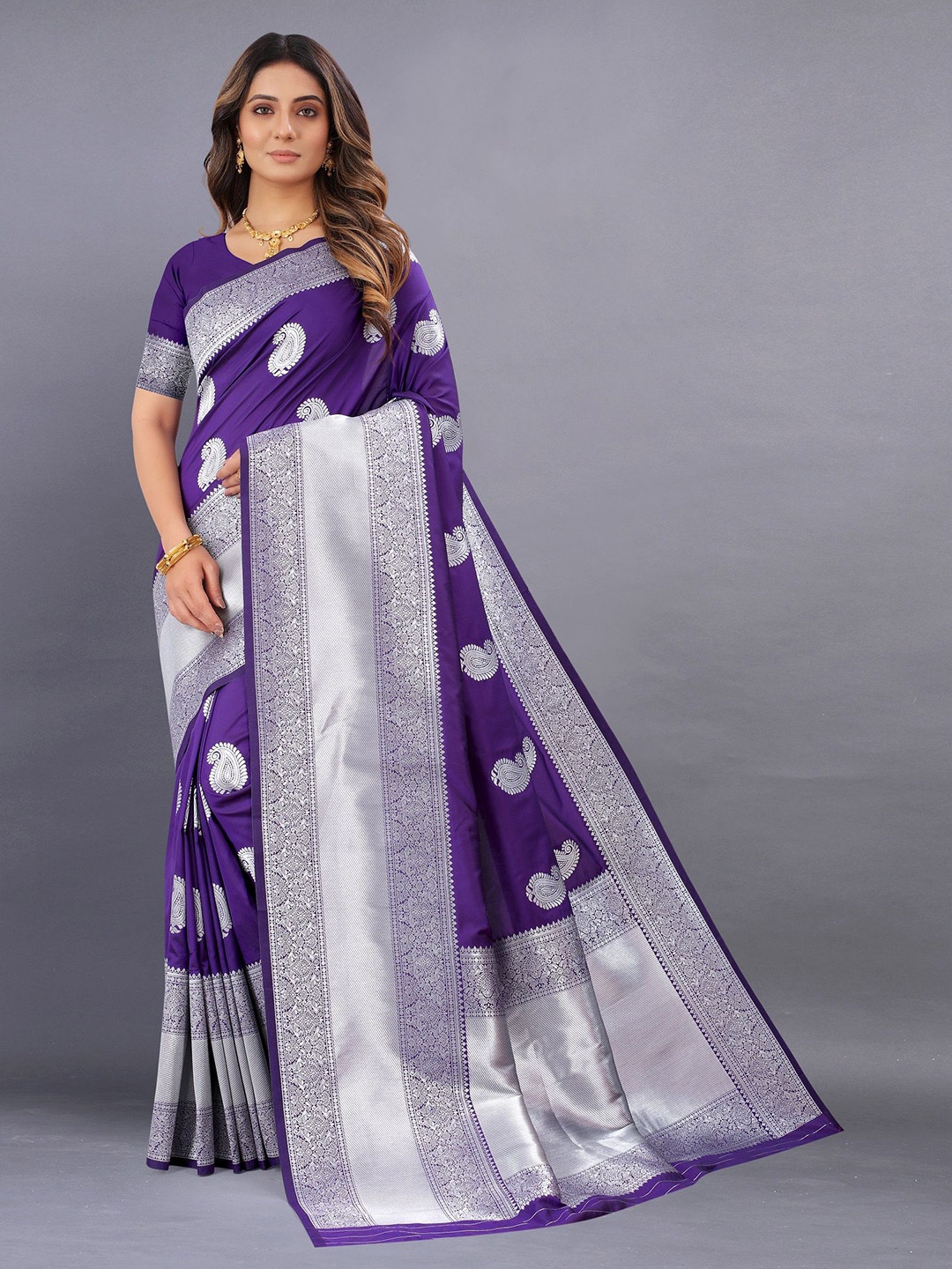 

VEDANT VASTRAM Paisley Woven Design Zari Saree, Violet