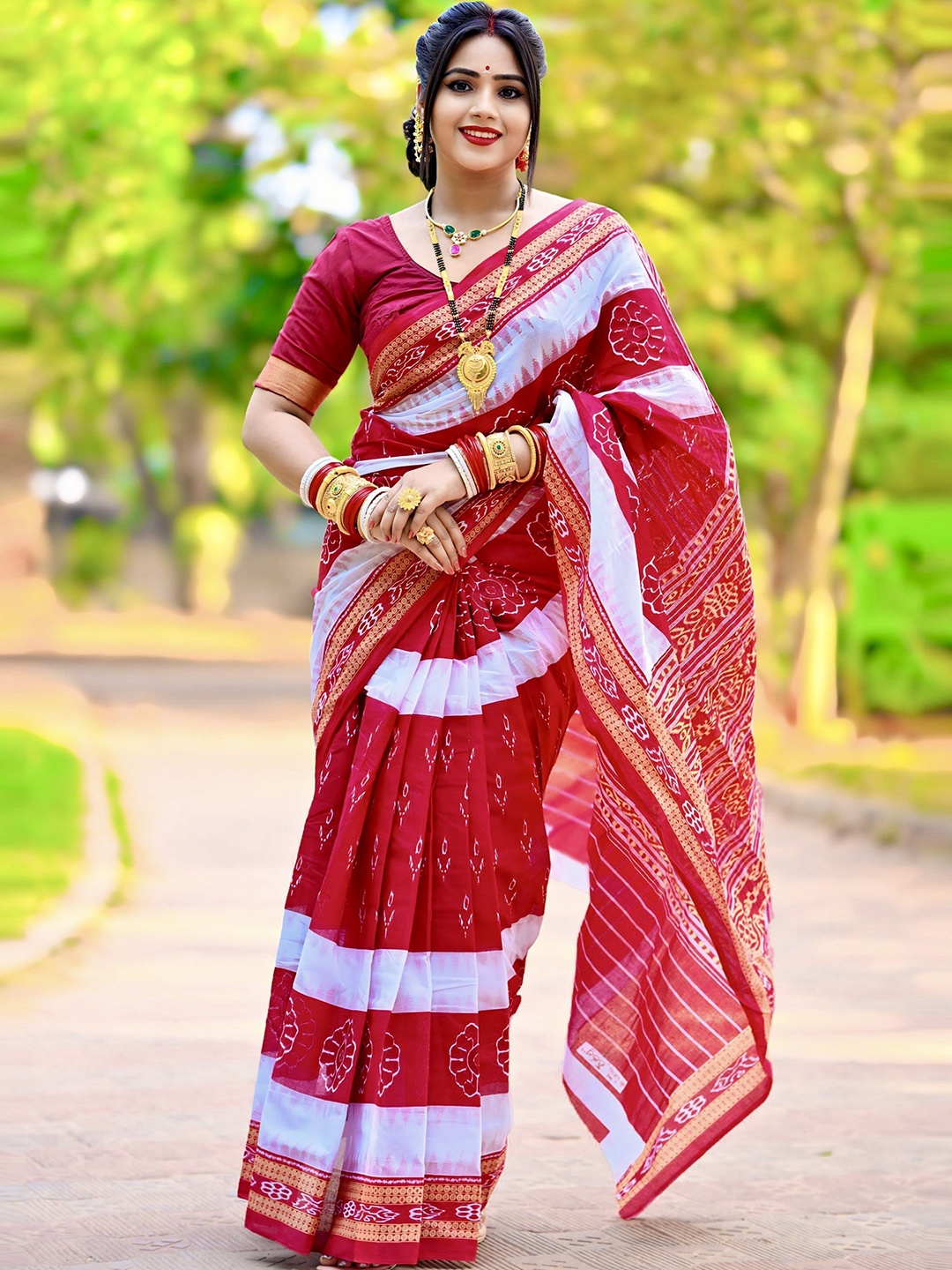 

pasapalli Floral Pure Cotton Sambalpuri Saree, White