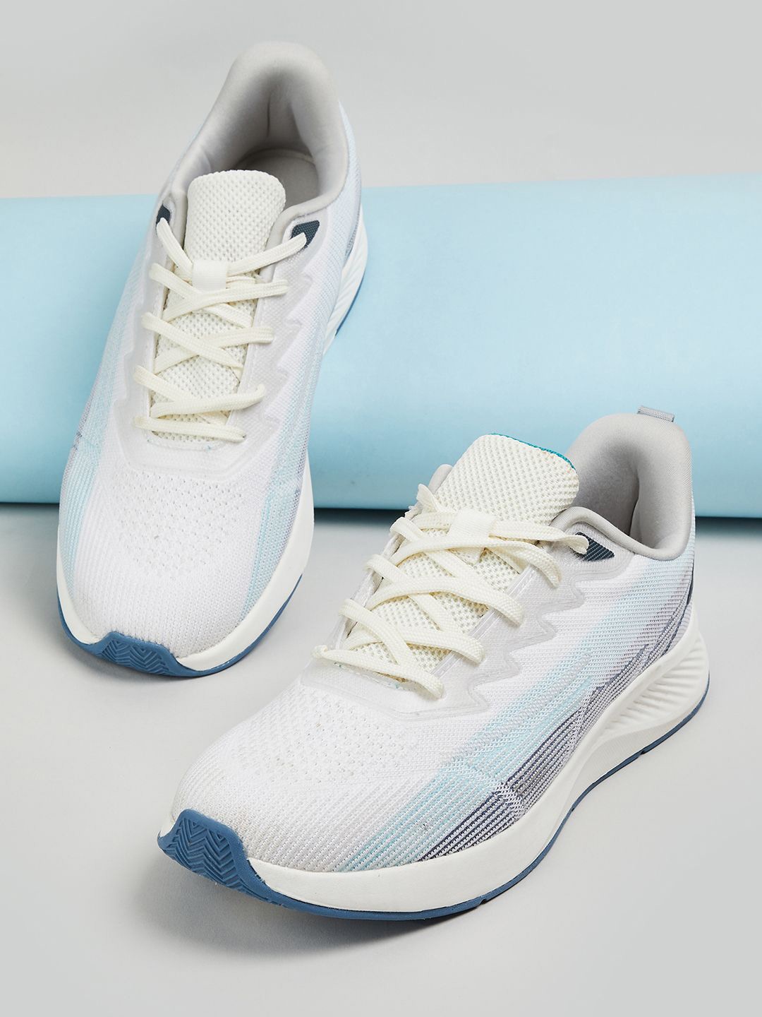 

max Men Lace-Ups Running Shoes, White