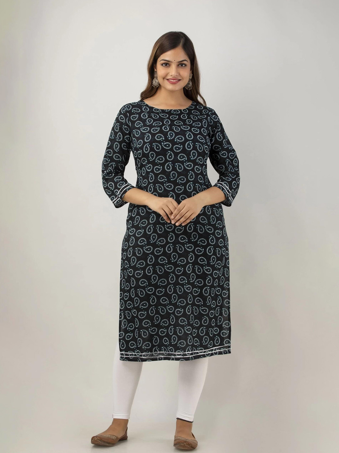 

13-Star Paisley Printed Round Neck Straight Kurta, Black