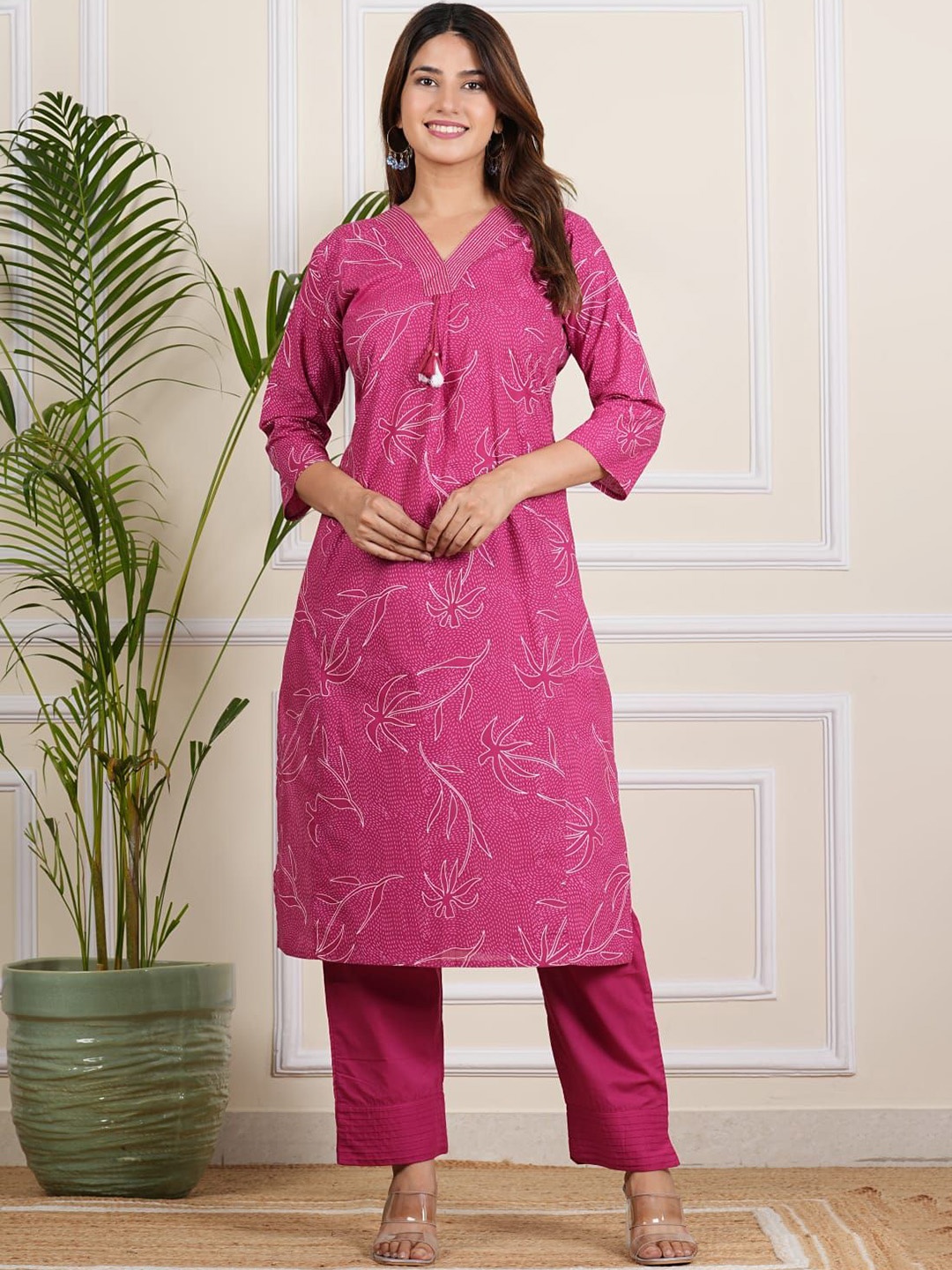 

DEVIDINO Floral Printed Straight Kurta With Trousers, Pink