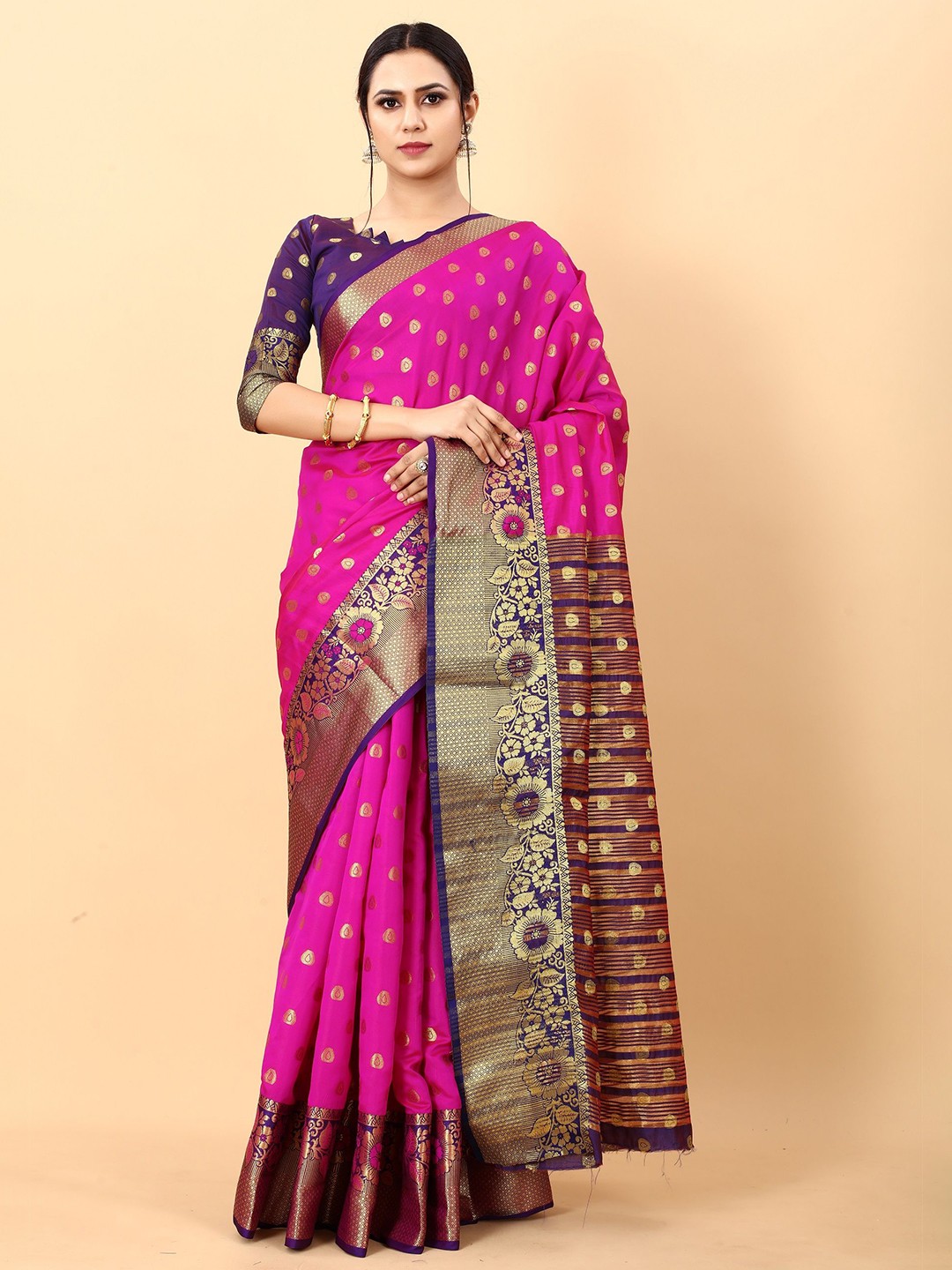 

VEDANT VASTRAM Woven Design Zari Saree, Magenta