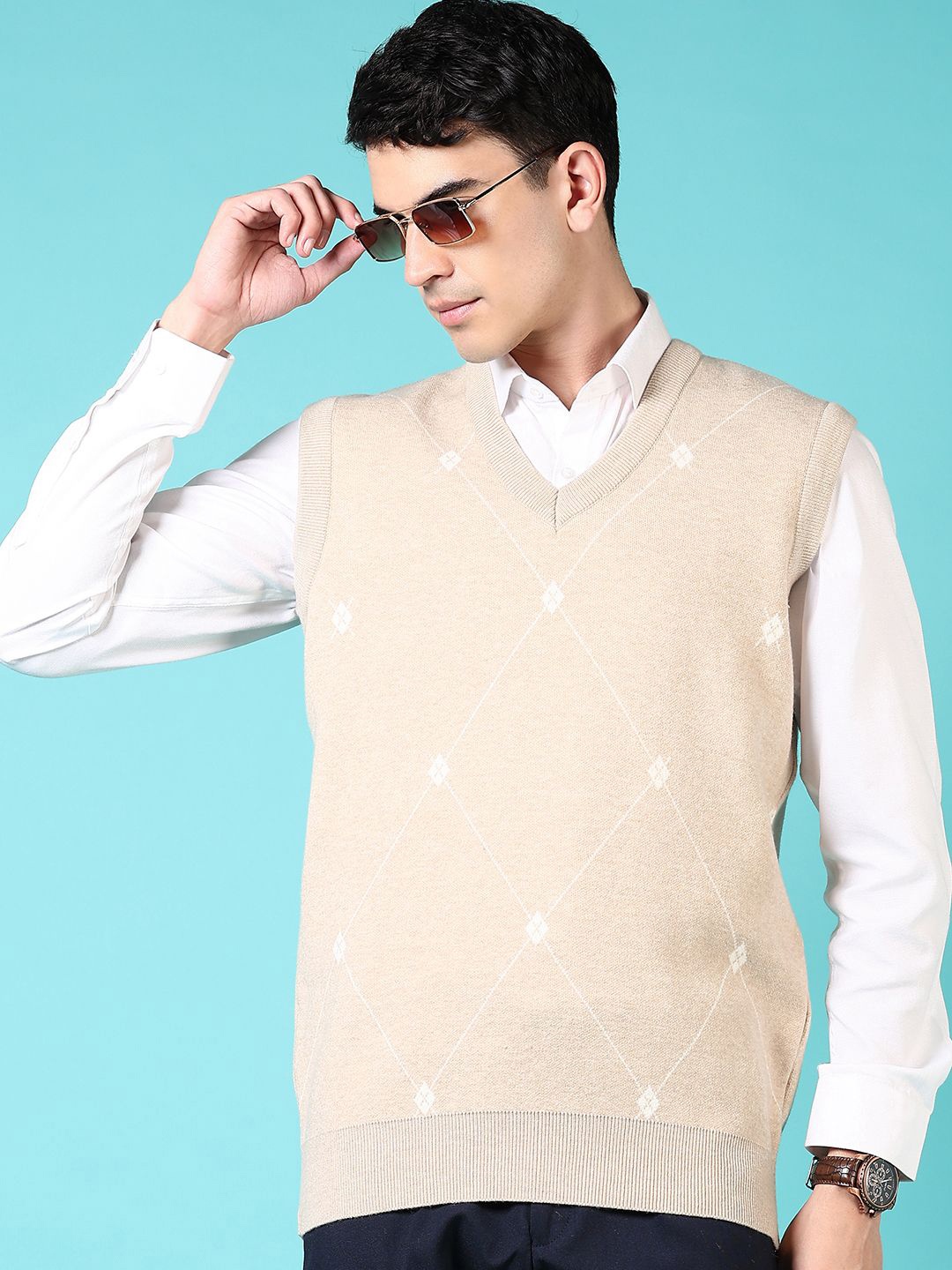 

V-Mart Men Printed Sweater Vest, Beige