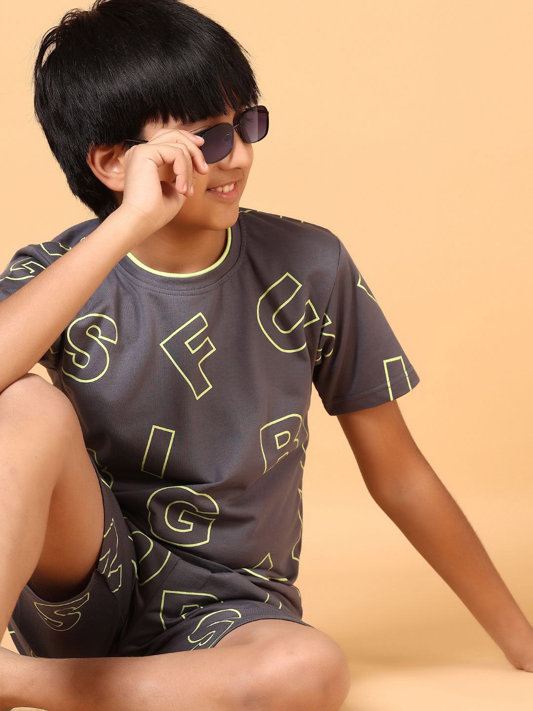 

V-Mart Boys Printed Pure Cotton T-Shirt With Shorts, Charcoal
