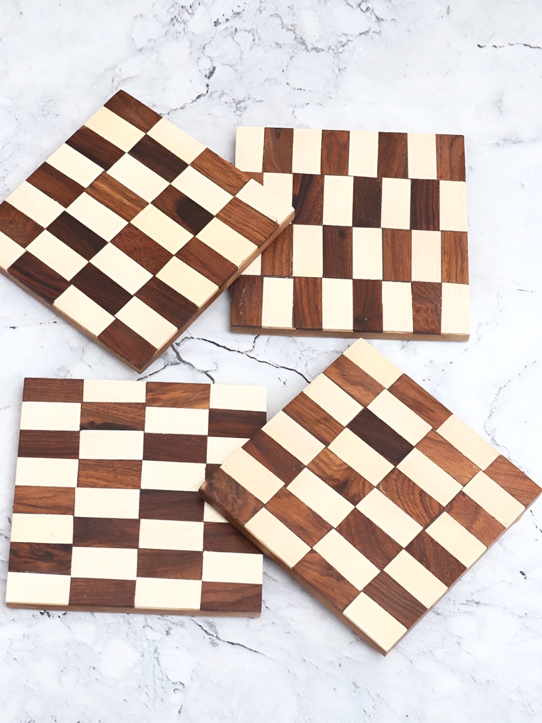 

Indianshelf Brown And White 4 Pieces Checked Wooden Square Shaped Coasters