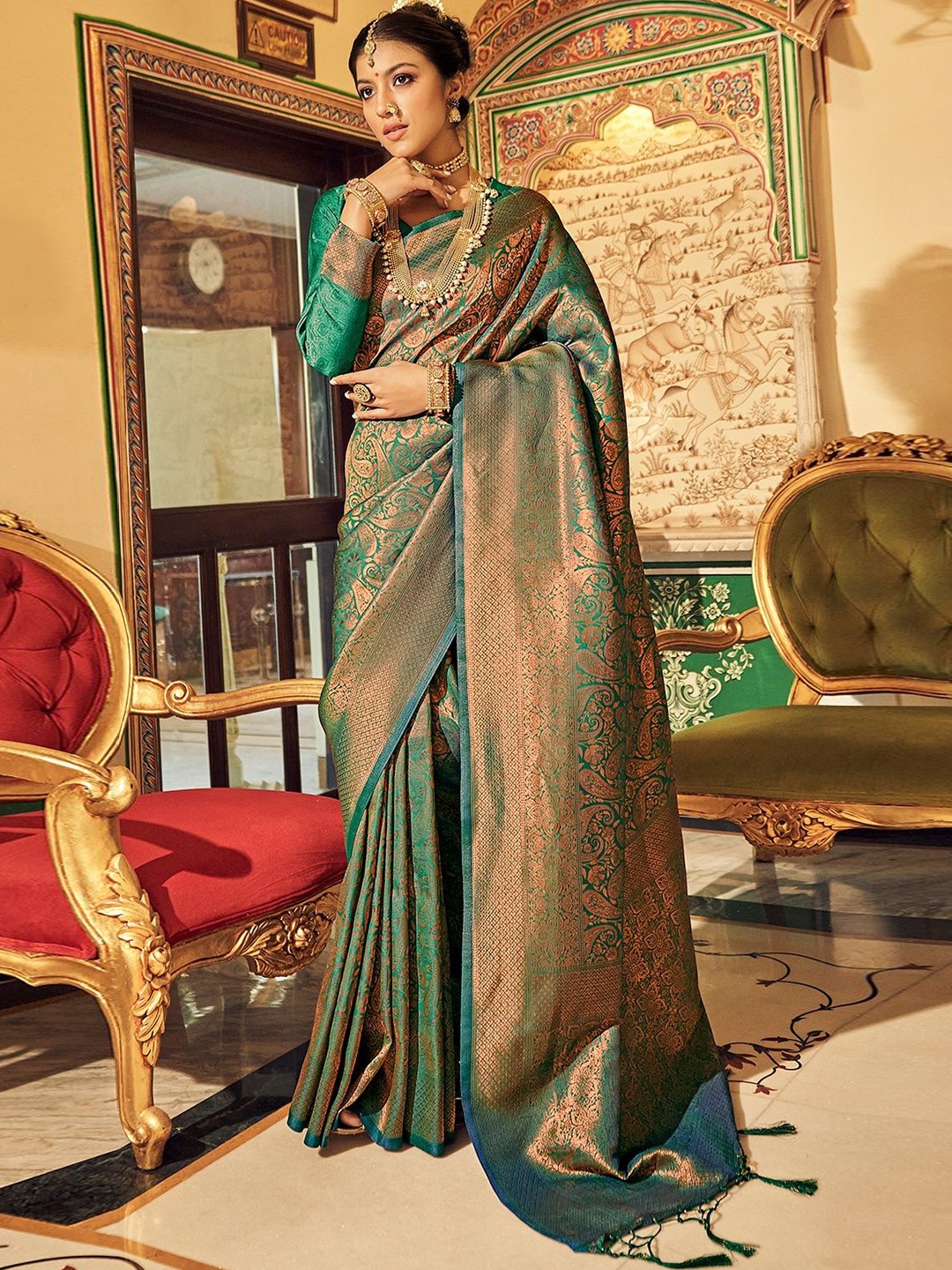 

DEVATITHI Woven Design Zari Silk Blend Saree, Green