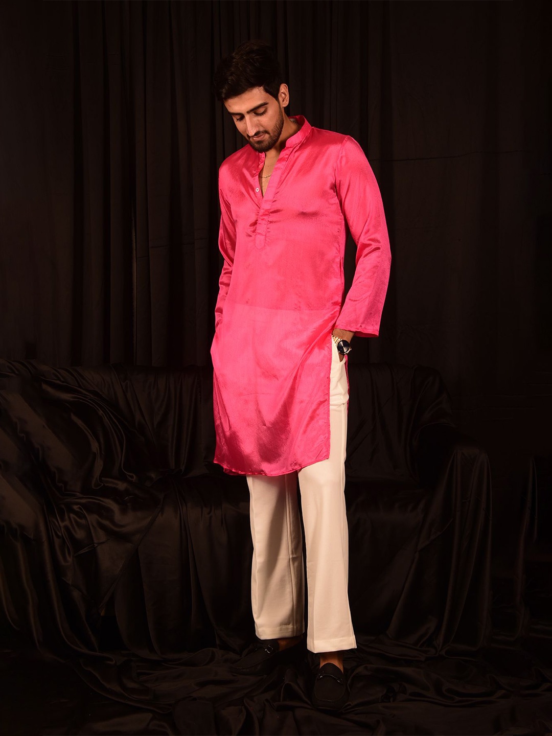 

Laalzari Band Collar Straight Kurta With Trousers, Pink