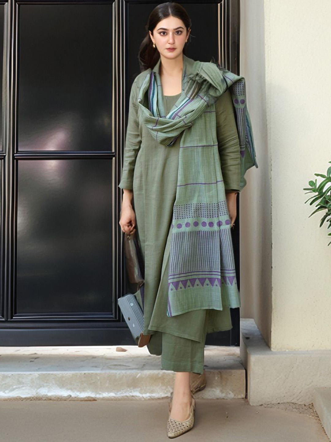 

Anni Designer Round Neck Straight Kurta With Palazzos And Dupatta, Green
