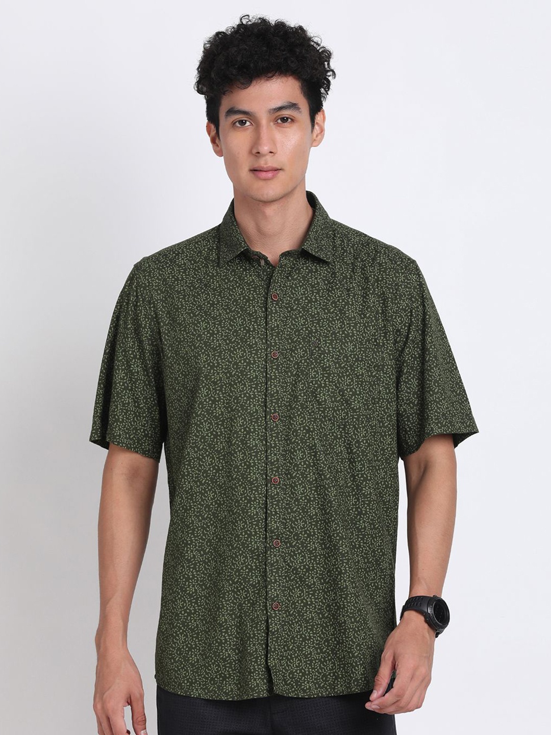 

Turtle Men Relaxed Fit Spread Collar Floral Printed Cotton Casual Shirt, Green