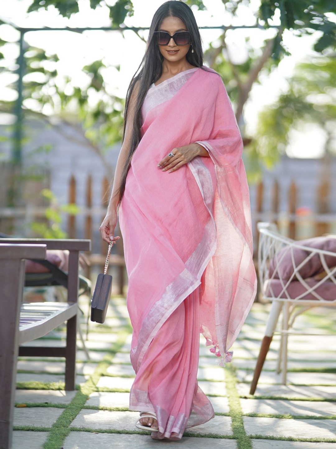 

arunima weaves Zari Pure Linen Banarasi Saree, Pink