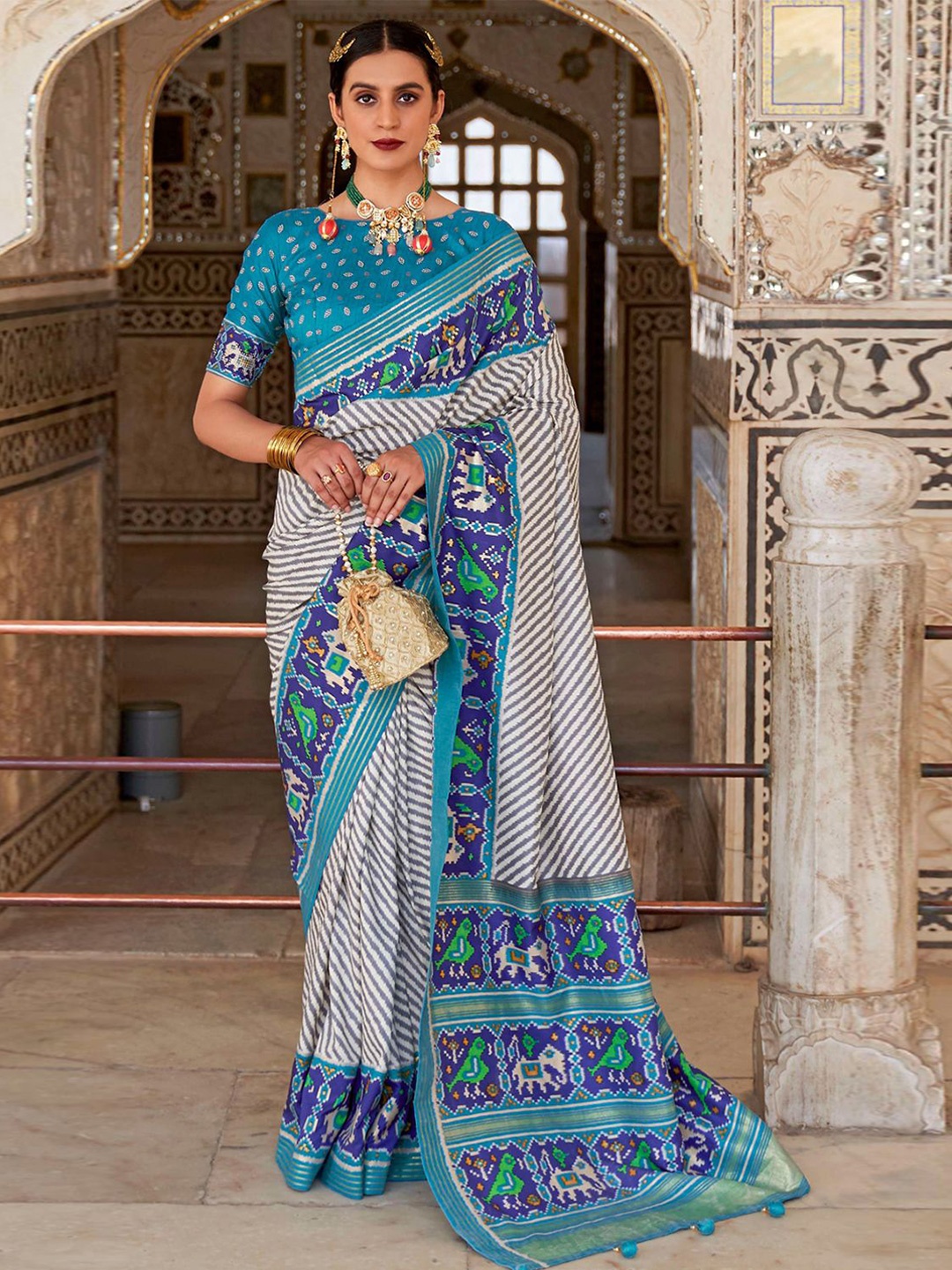 

DEVATITHI Kalamkari Silk Blend Patola Saree, Blue