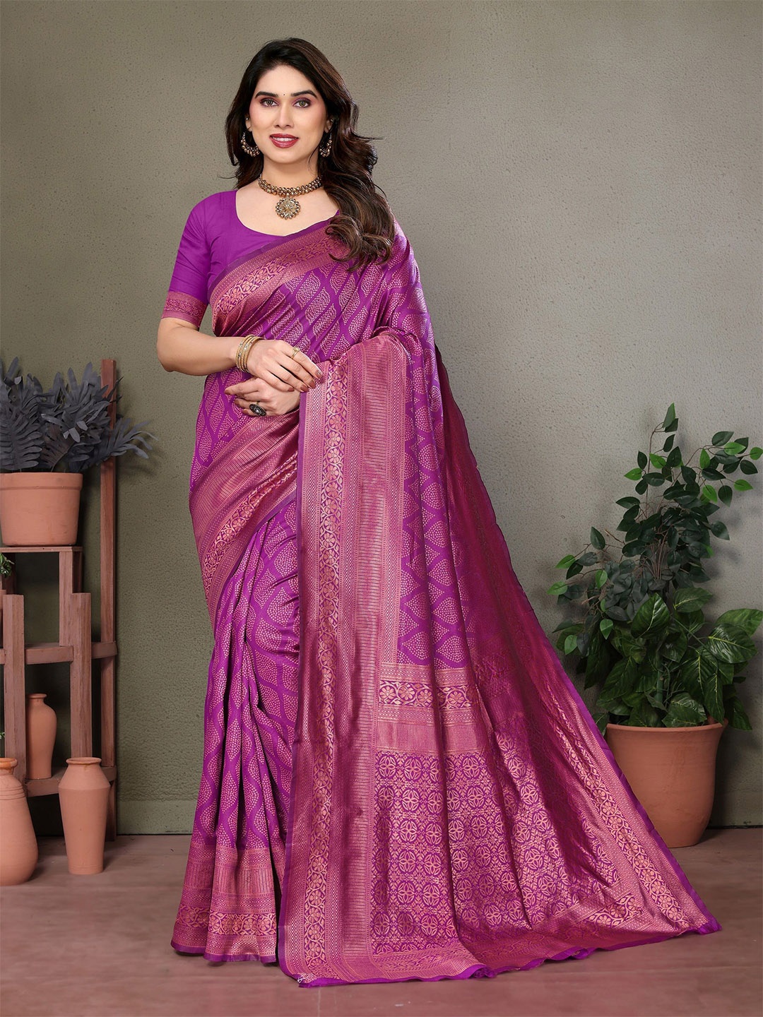

VEDANT VASTRAM Woven Design Zari Saree, Purple