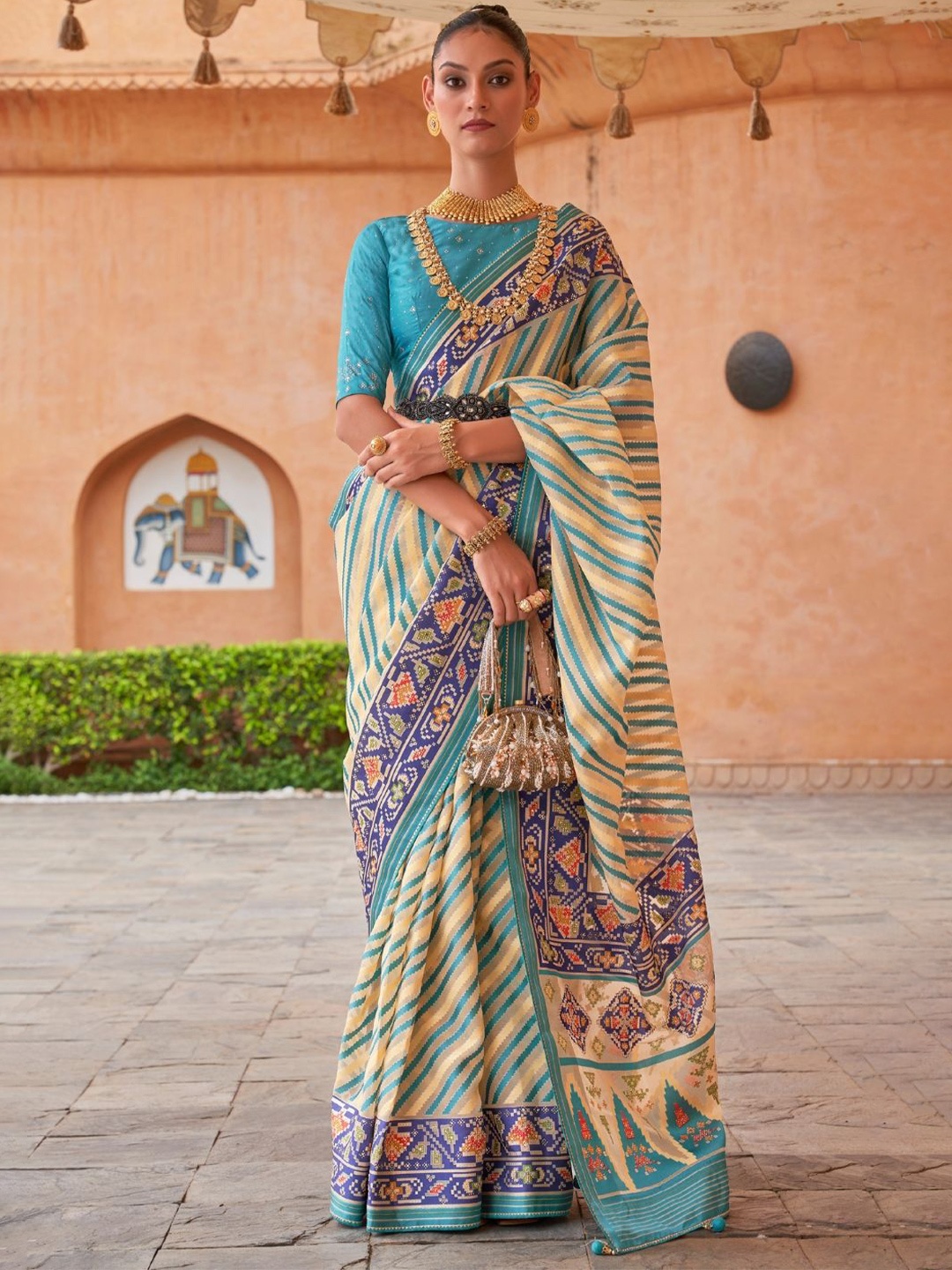 

DEVATITHI Leheriya Tissue Patola Saree, Navy blue