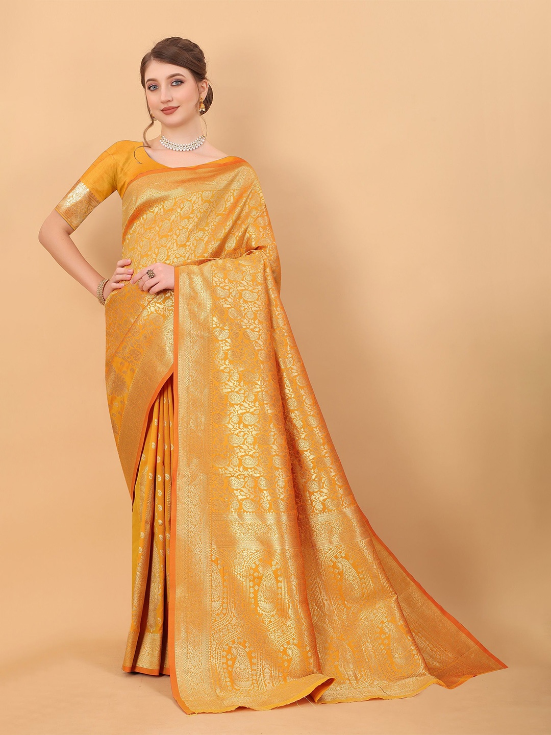 

VEDANT VASTRAM Floral Woven Design Zari Saree, Yellow