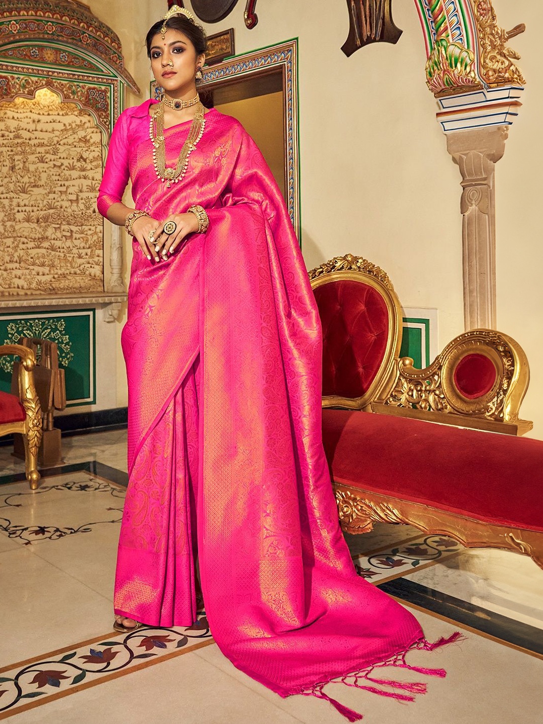 

DEVATITHI Woven Design Zari Silk Blend Saree, Pink