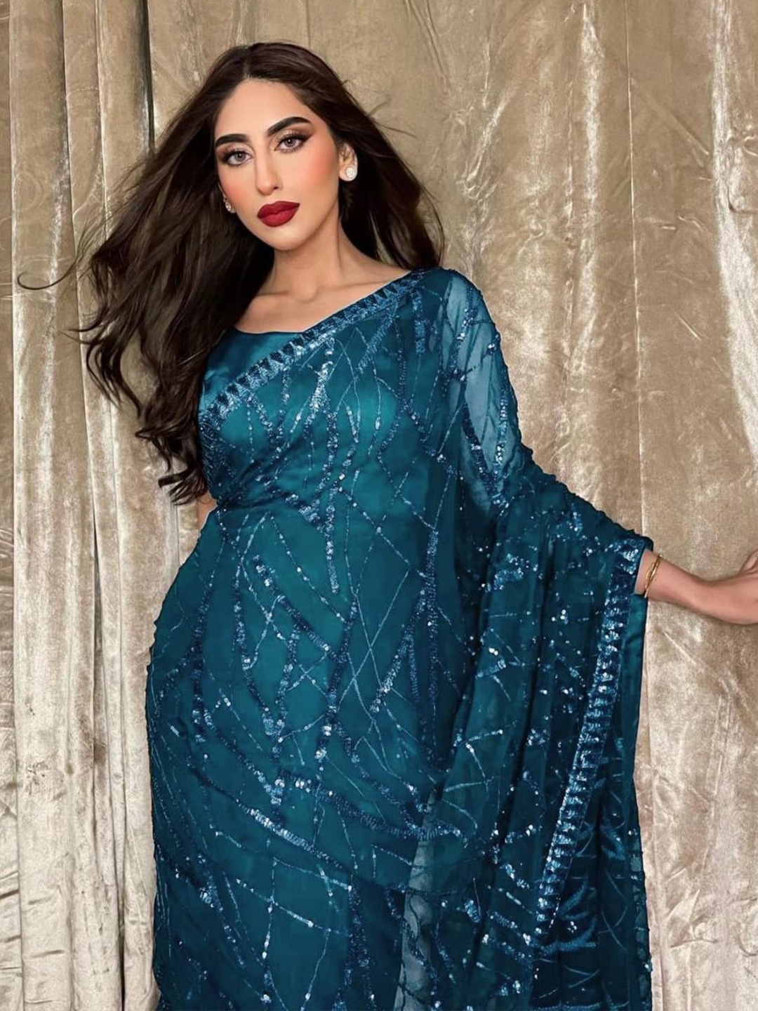 

Anouk Embellished Sequinned Saree, Teal