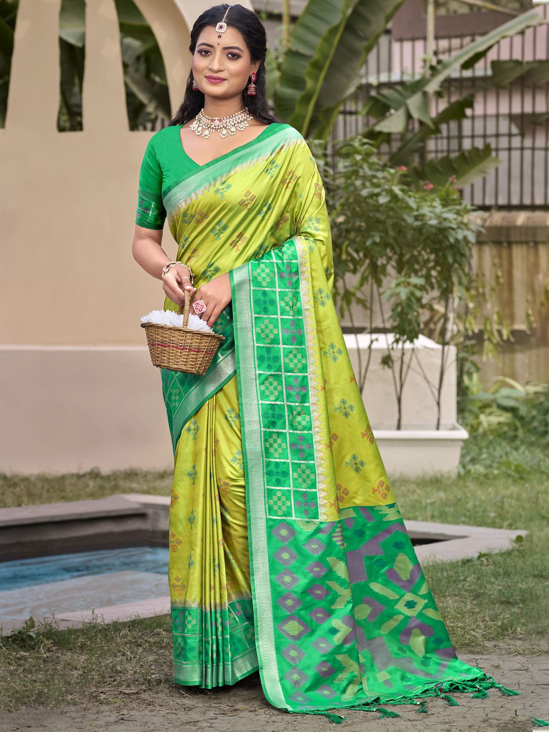 

SANGAM PRINTS Printed Zari Tussar Saree, Green