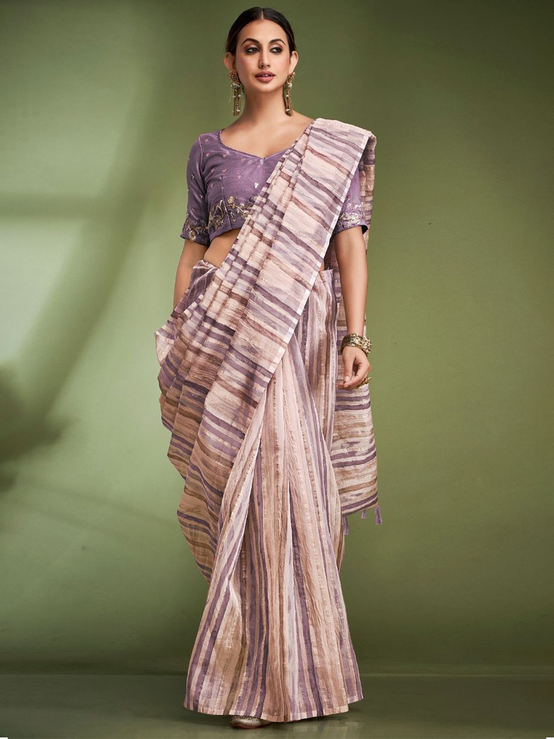 

DEVATITHI Striped Tissue Saree, Lavender