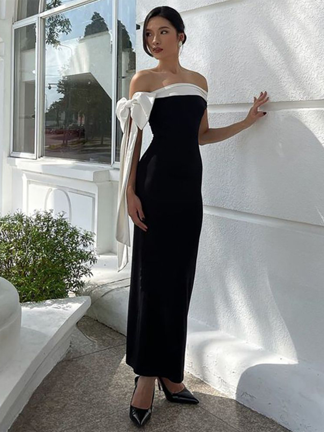 

StyleCast x Revolte Colourblocked Off-Shoulder Bodycon Maxi Dress, Black