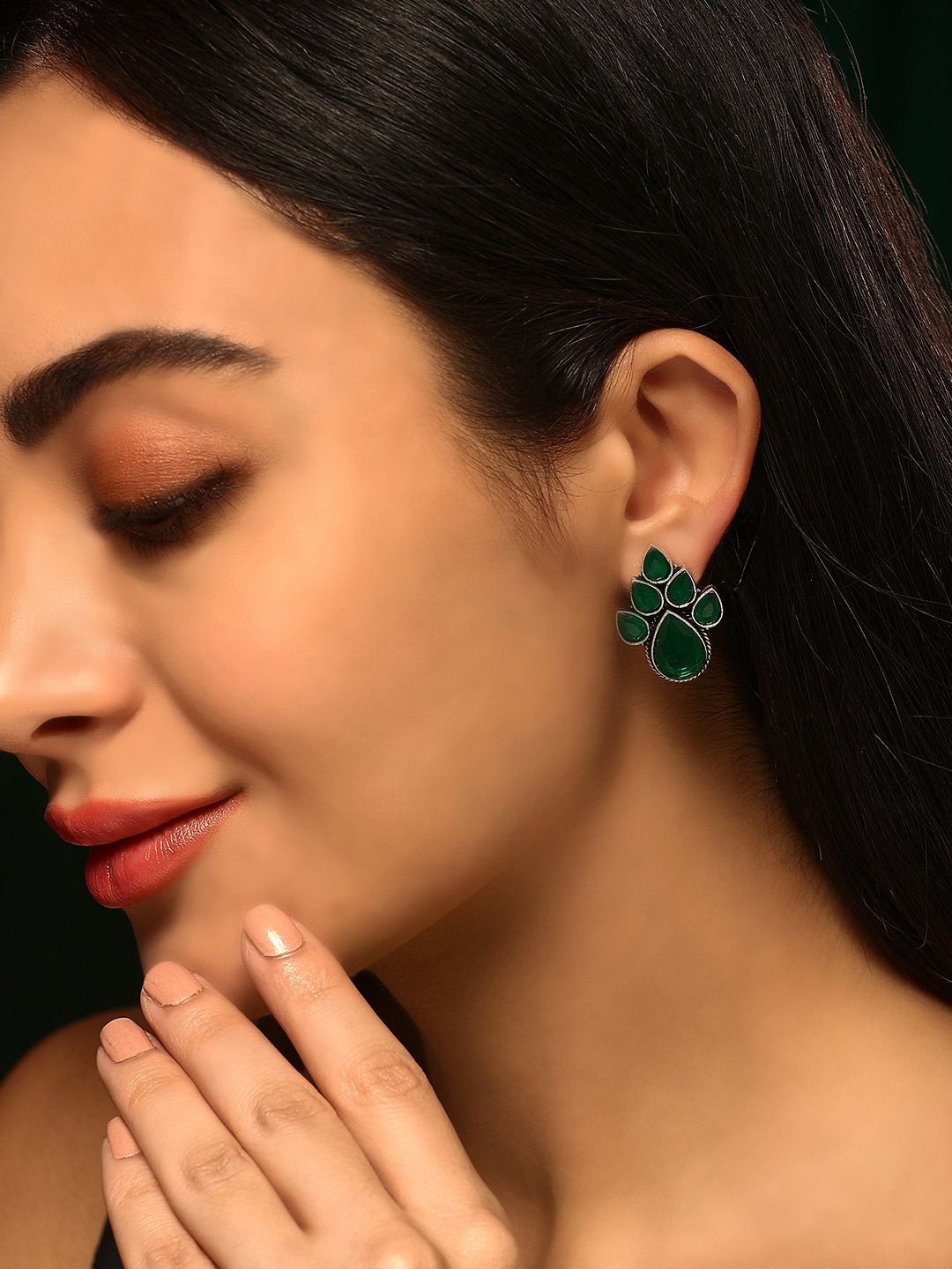 

Priyaasi Silver-Plated Oxidized Leaf Shaped Emerald Stone Studded Studs Earrings, Green