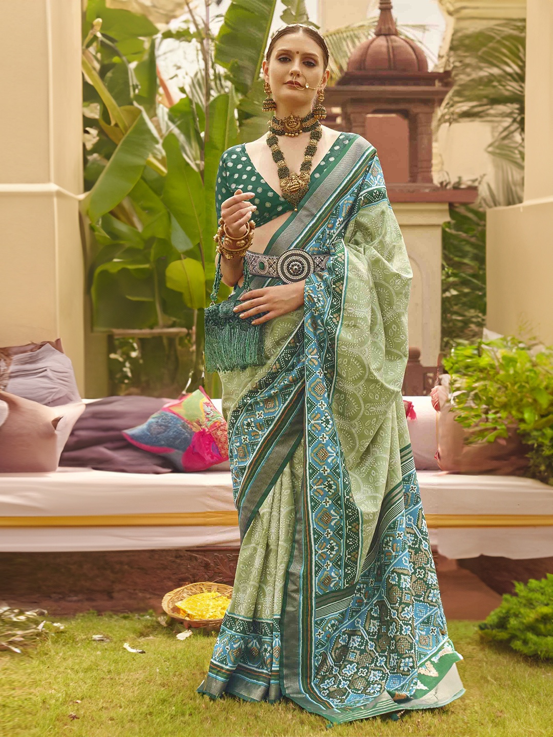 

KIMISHA Woven Design Zari Patola Saree, Green