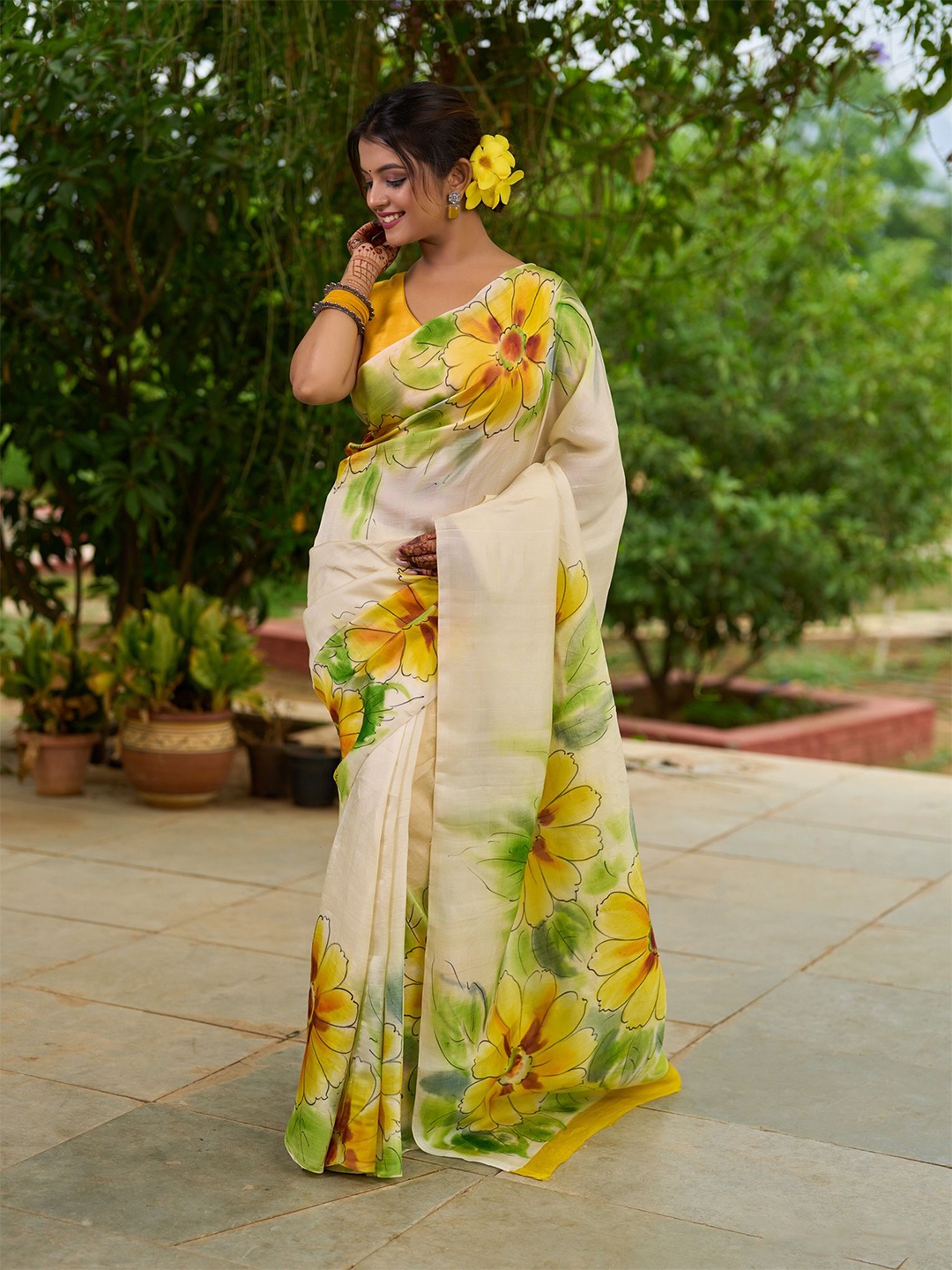 

Prasam Floral Printed Pure Silk Murshidabad silk Saree, Yellow