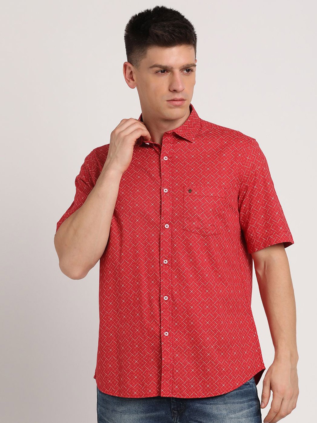 

Turtle Men Relaxed Fit Spread Collar Geometric Printed Cotton Casual Shirt, Red