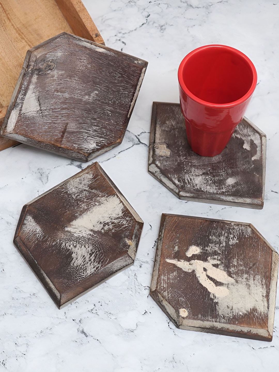 

Indianshelf Bronze & Beige 4 Pieces Geometric Shaped Wooden Dining Table Coasters