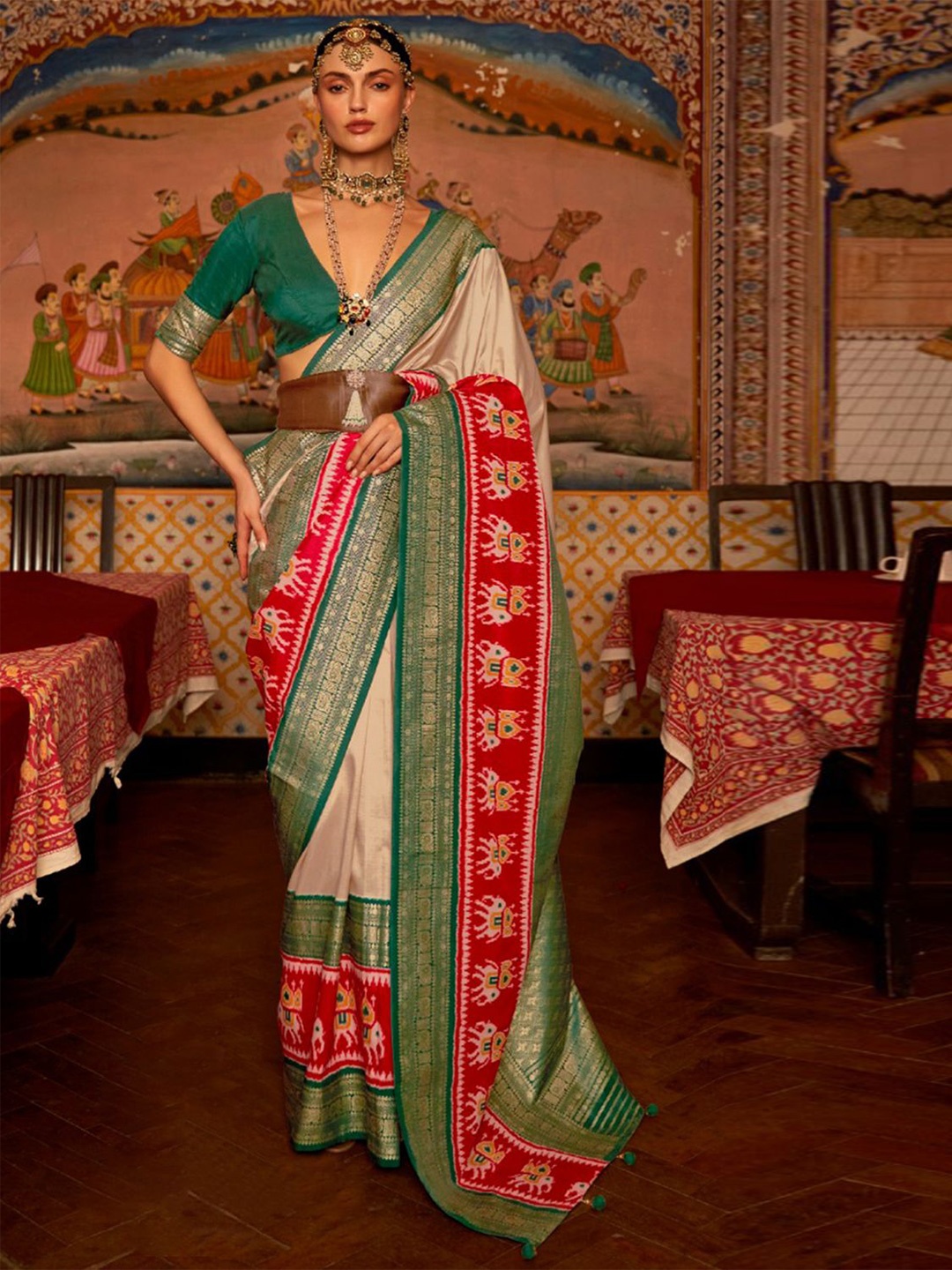 

DEVATITHI Kalamkari Zari Silk Blend Patola Saree, Beige
