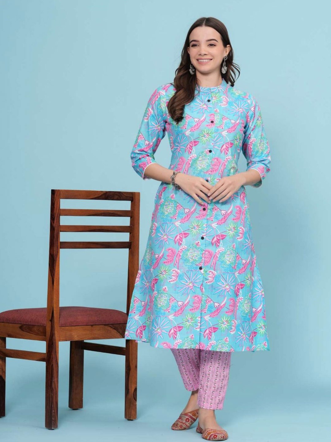 

Bhavika Women Cotton Printed Mandarin Collar Kurta, Blue
