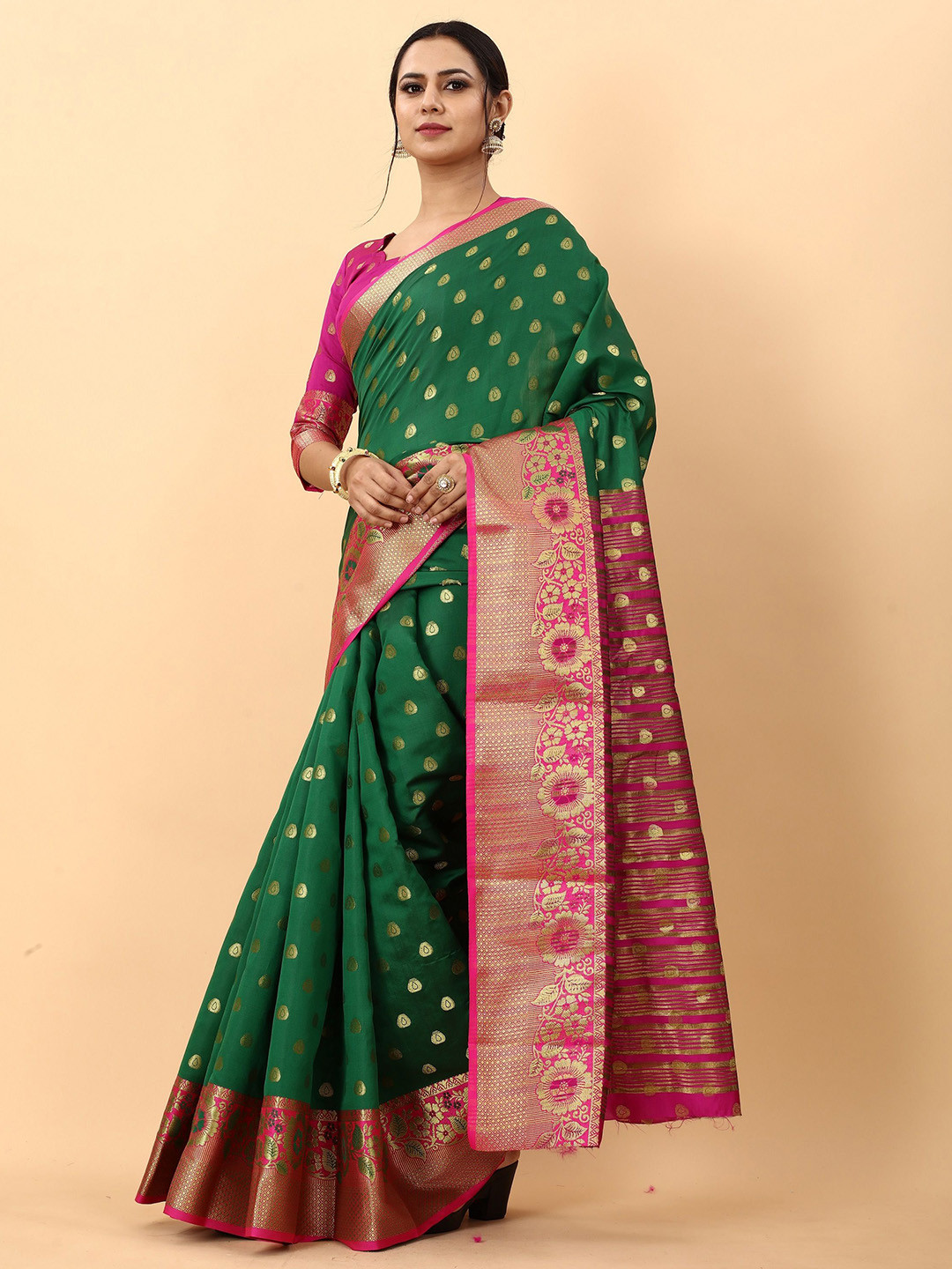 

VEDANT VASTRAM Floral Zari Saree, Green