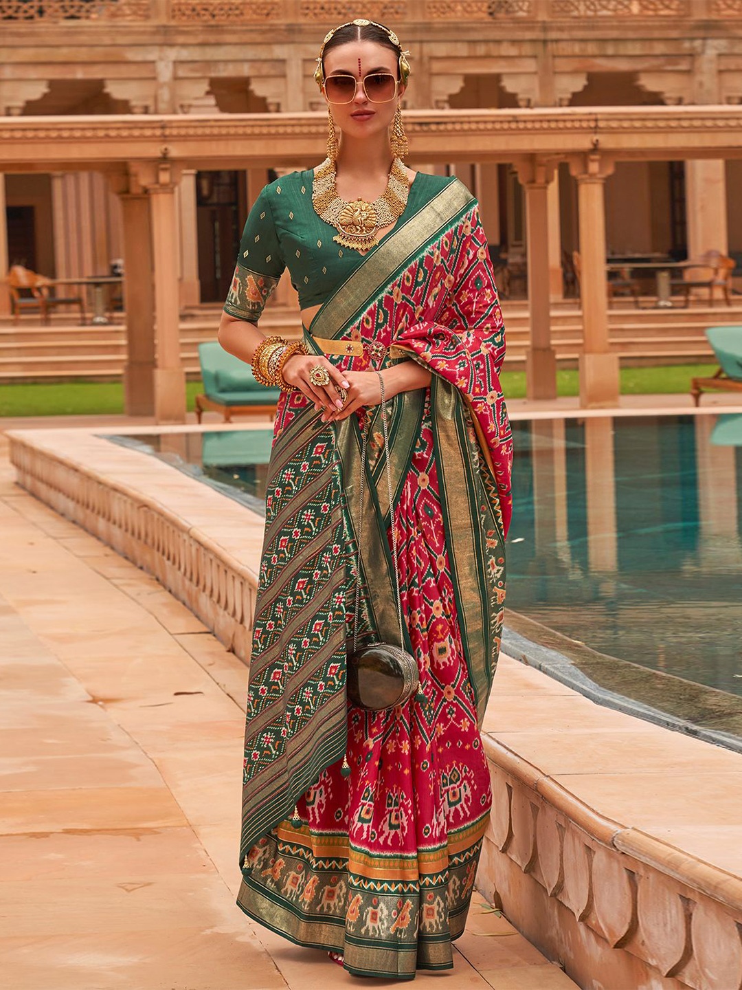 

DEVATITHI Kalamkari Silk Blend Patola Saree, Red