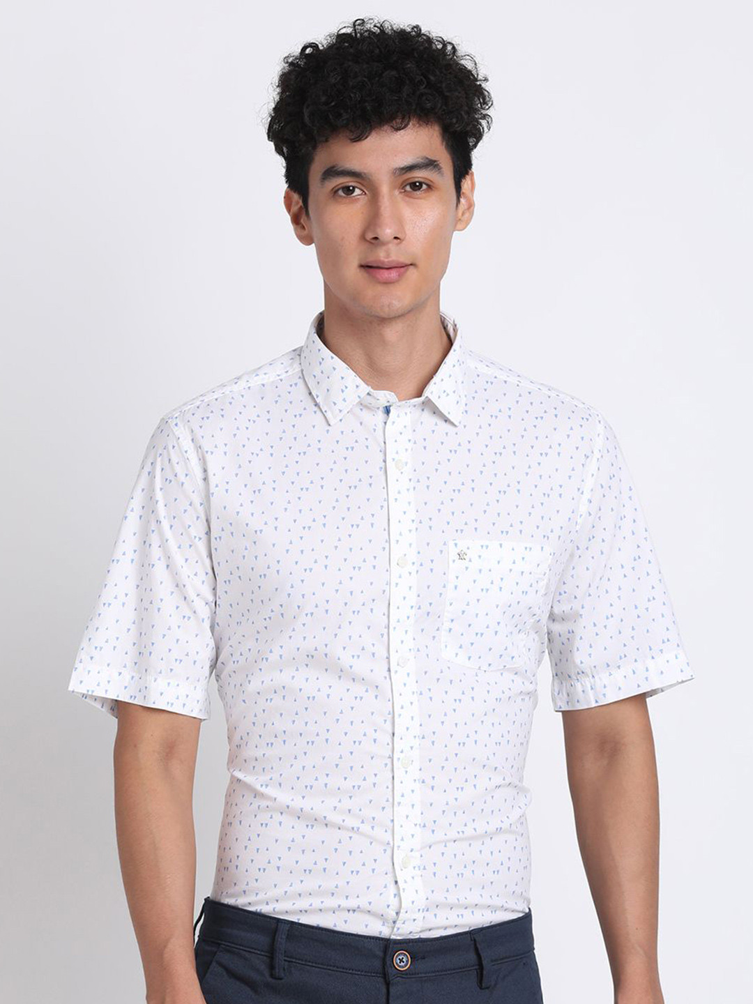 

Turtle Men Relaxed Slim Fit Spread Collar Geometric Printed Cotton Casual Shirt, White